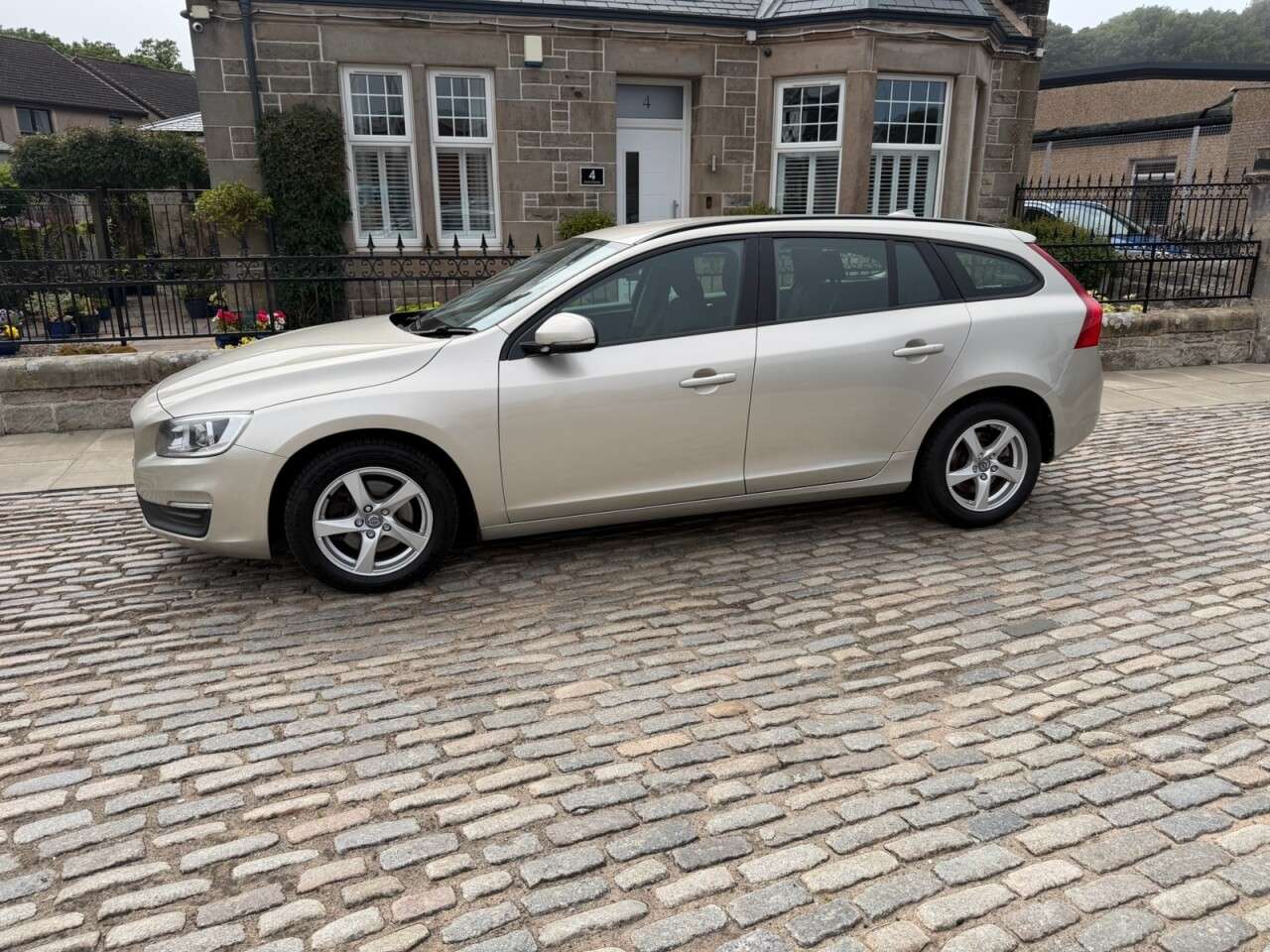 2016 VOLVO V60 2016 VOLVO V60