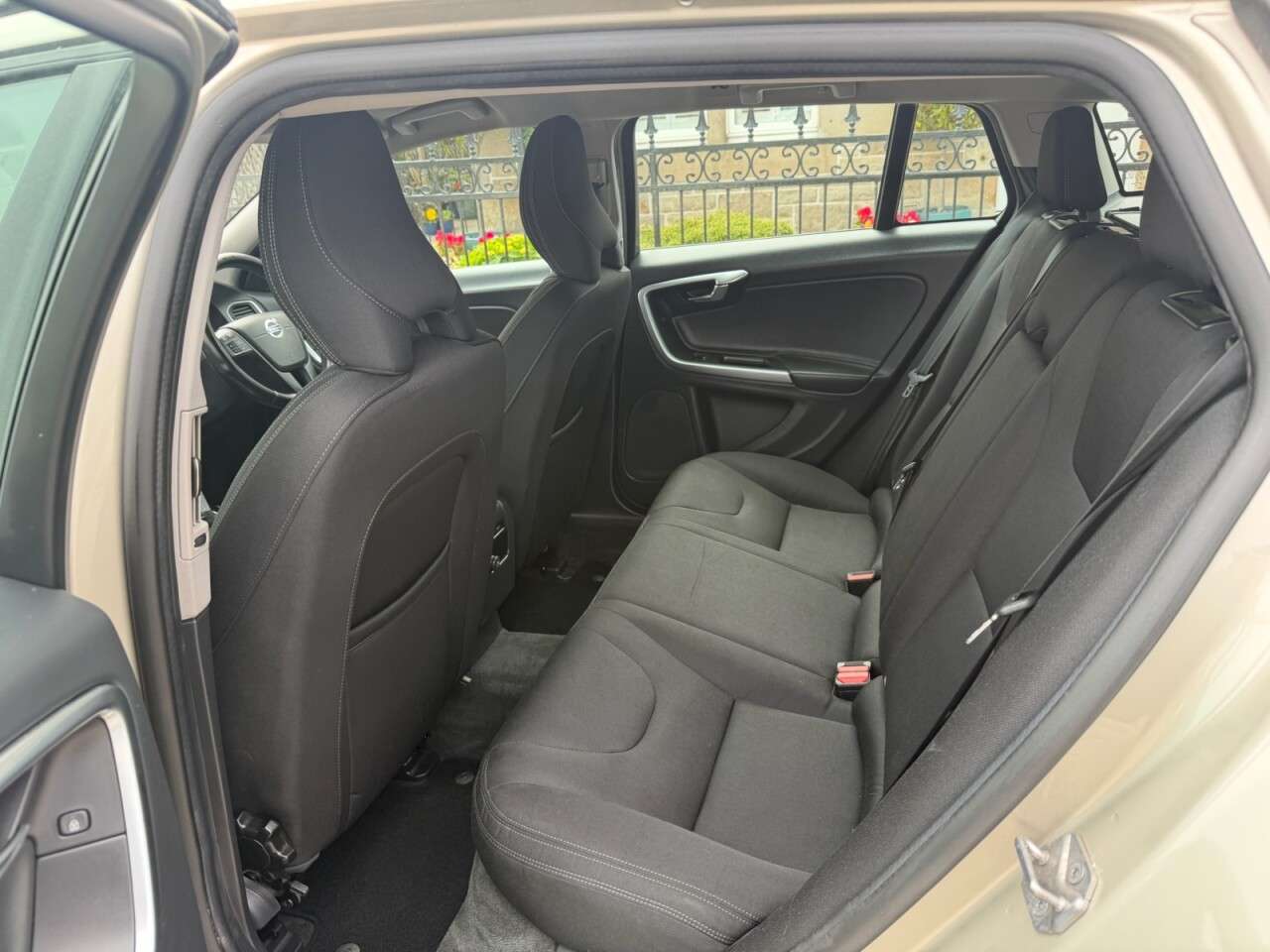 2016 VOLVO V60 2016 VOLVO V60