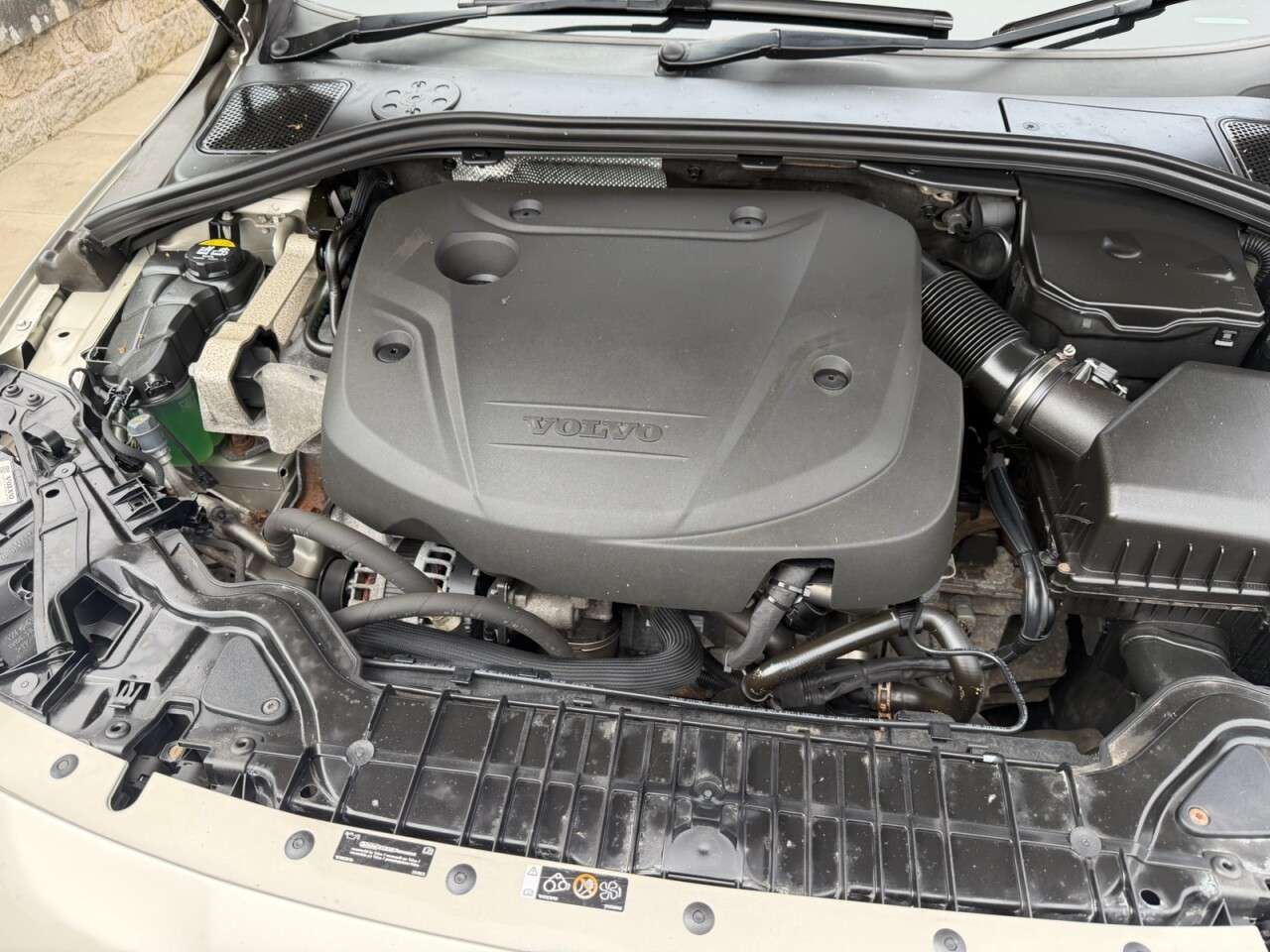 2016 VOLVO V60 2016 VOLVO V60