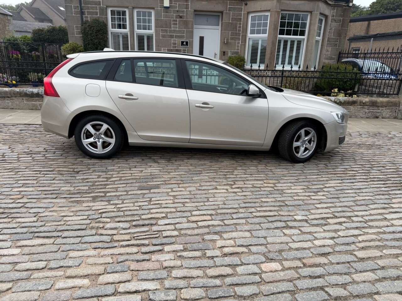 2016 VOLVO V60 2016 VOLVO V60