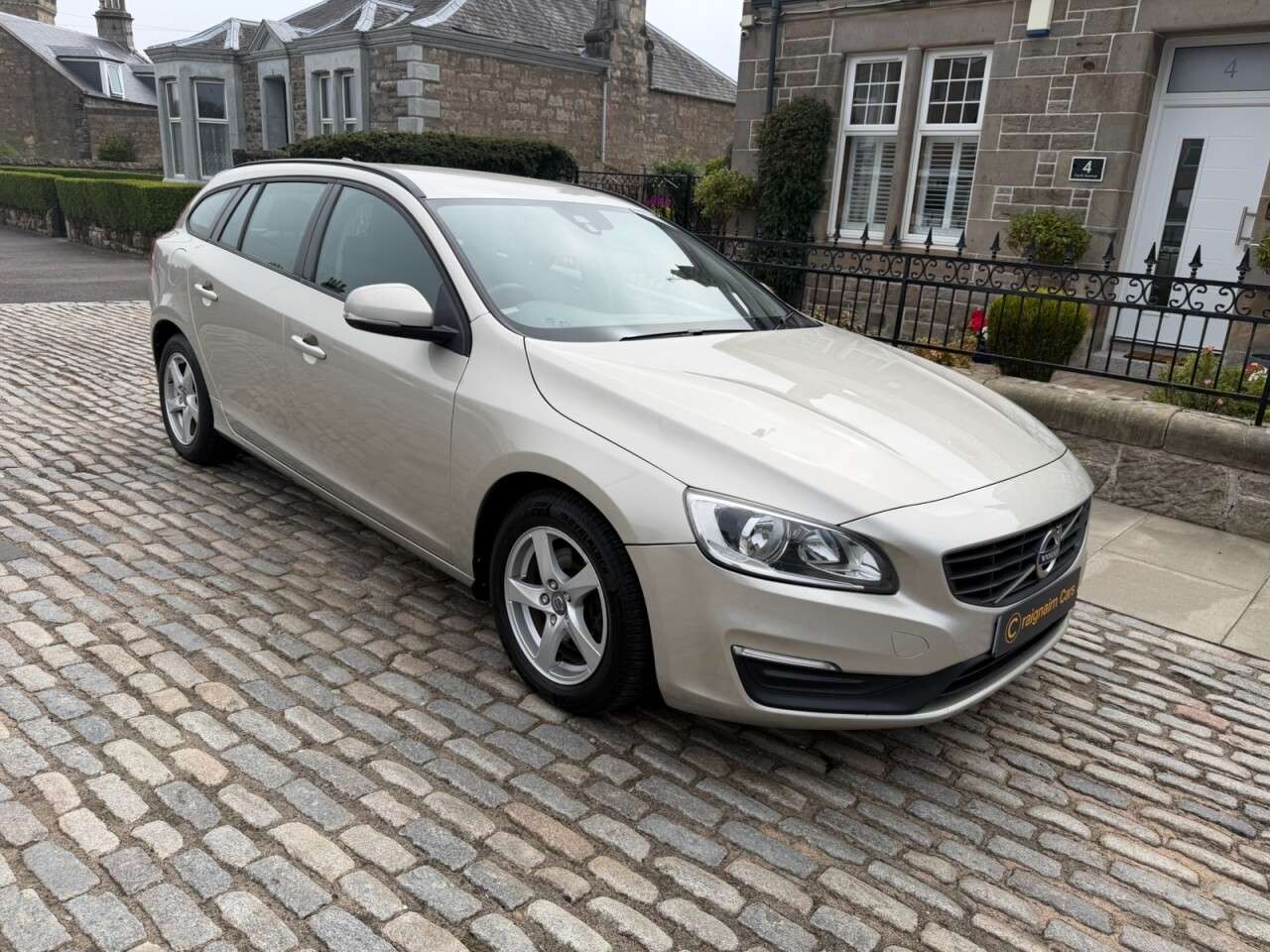 2016 VOLVO V60 2016 VOLVO V60