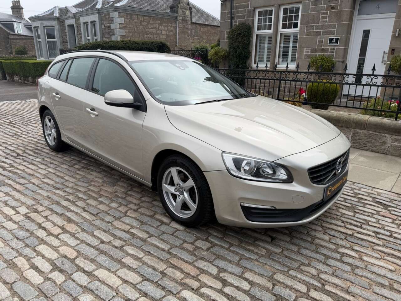 2016 VOLVO V60 2016 VOLVO V60