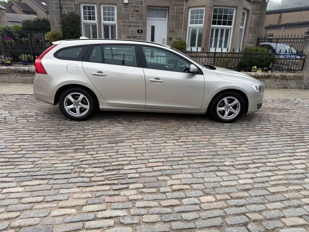 2016 VOLVO V60 2016 VOLVO V60