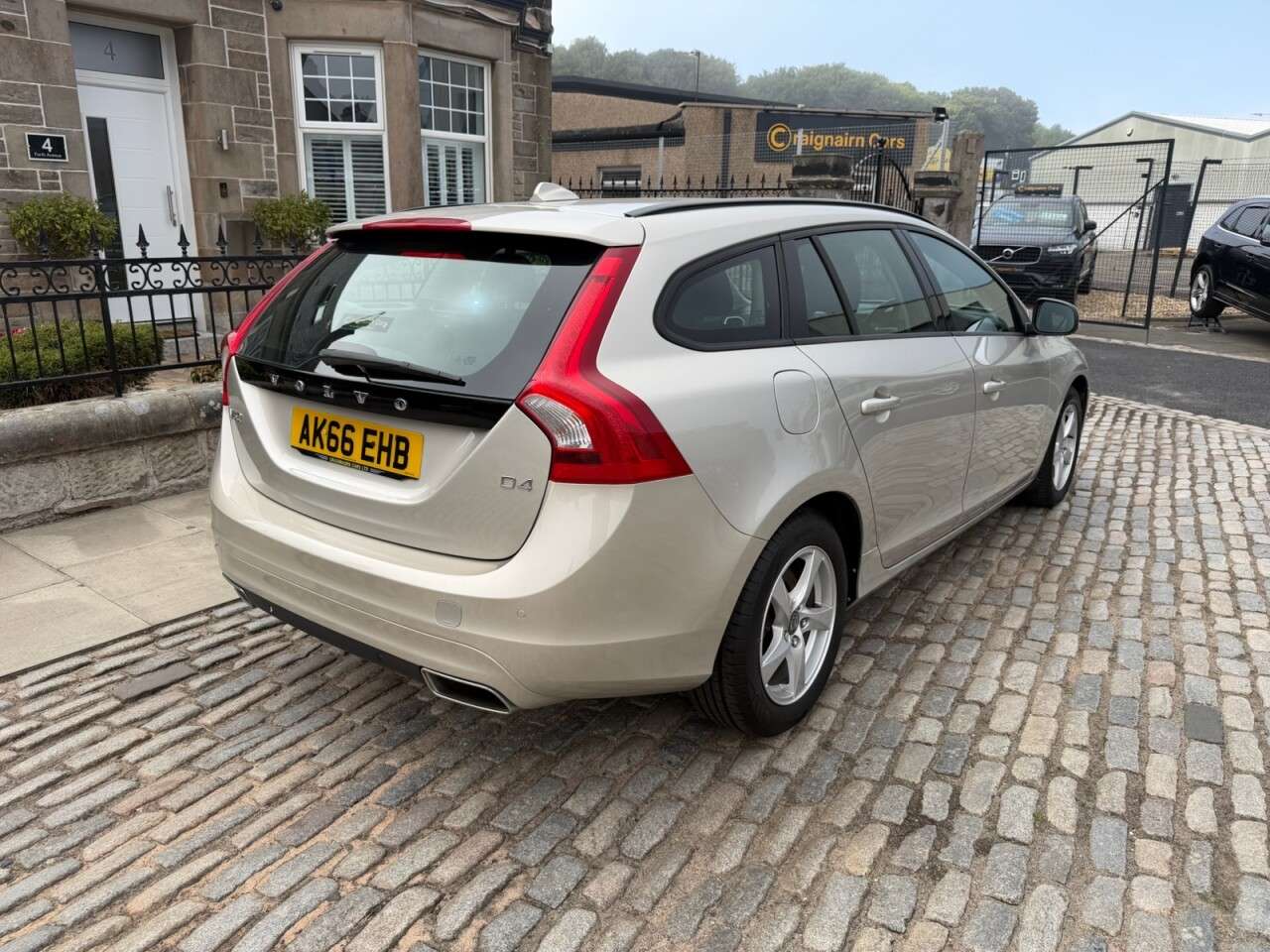 2016 VOLVO V60 2016 VOLVO V60