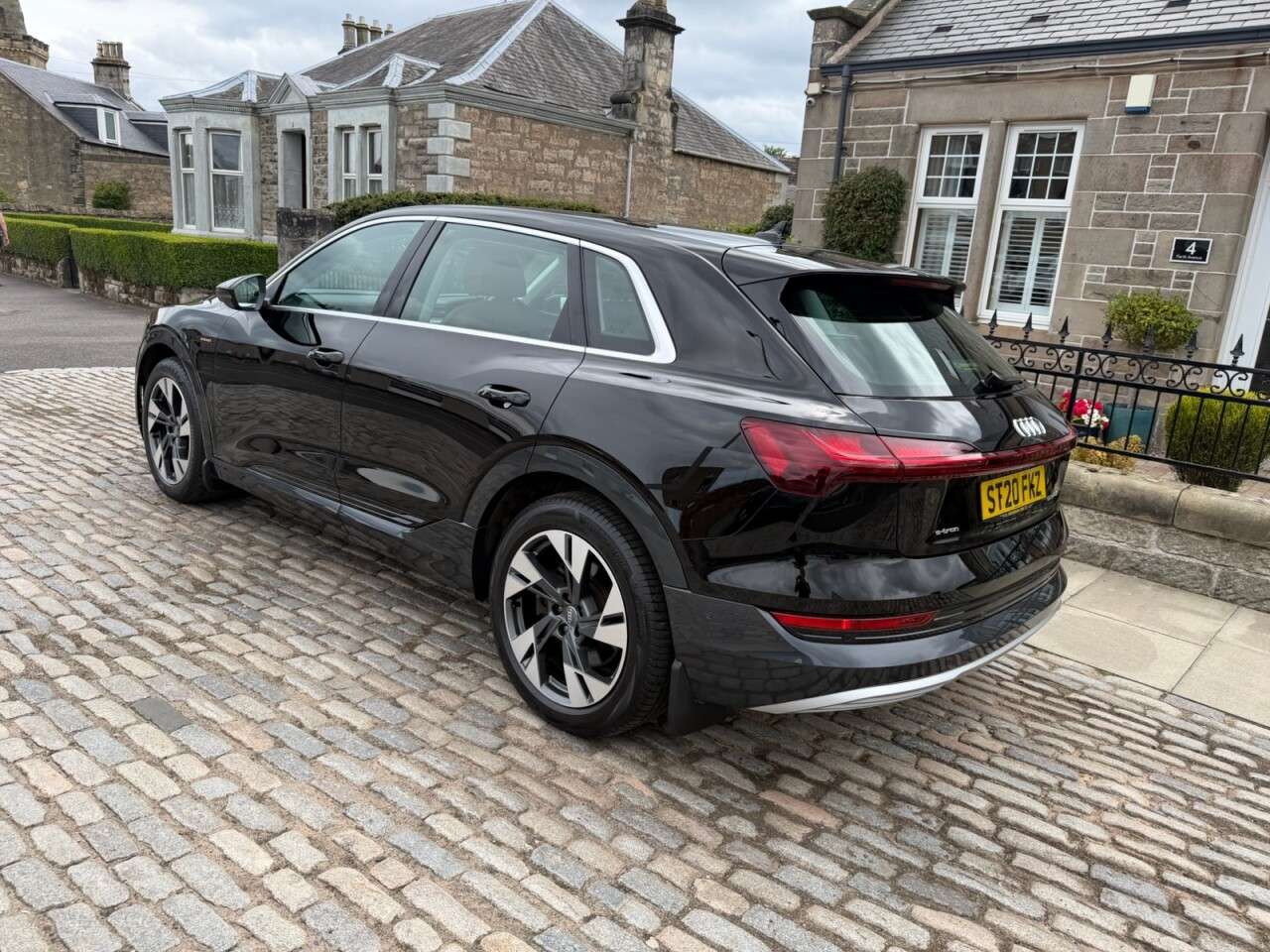 A 2020 AUDI E-TRON 55 SUV 5dr Electric Auto quattro 95kWh (408 ps) A 2020 AUDI E-TRON 55 SUV 5dr Electric Auto quattro 95kWh (408 ps)