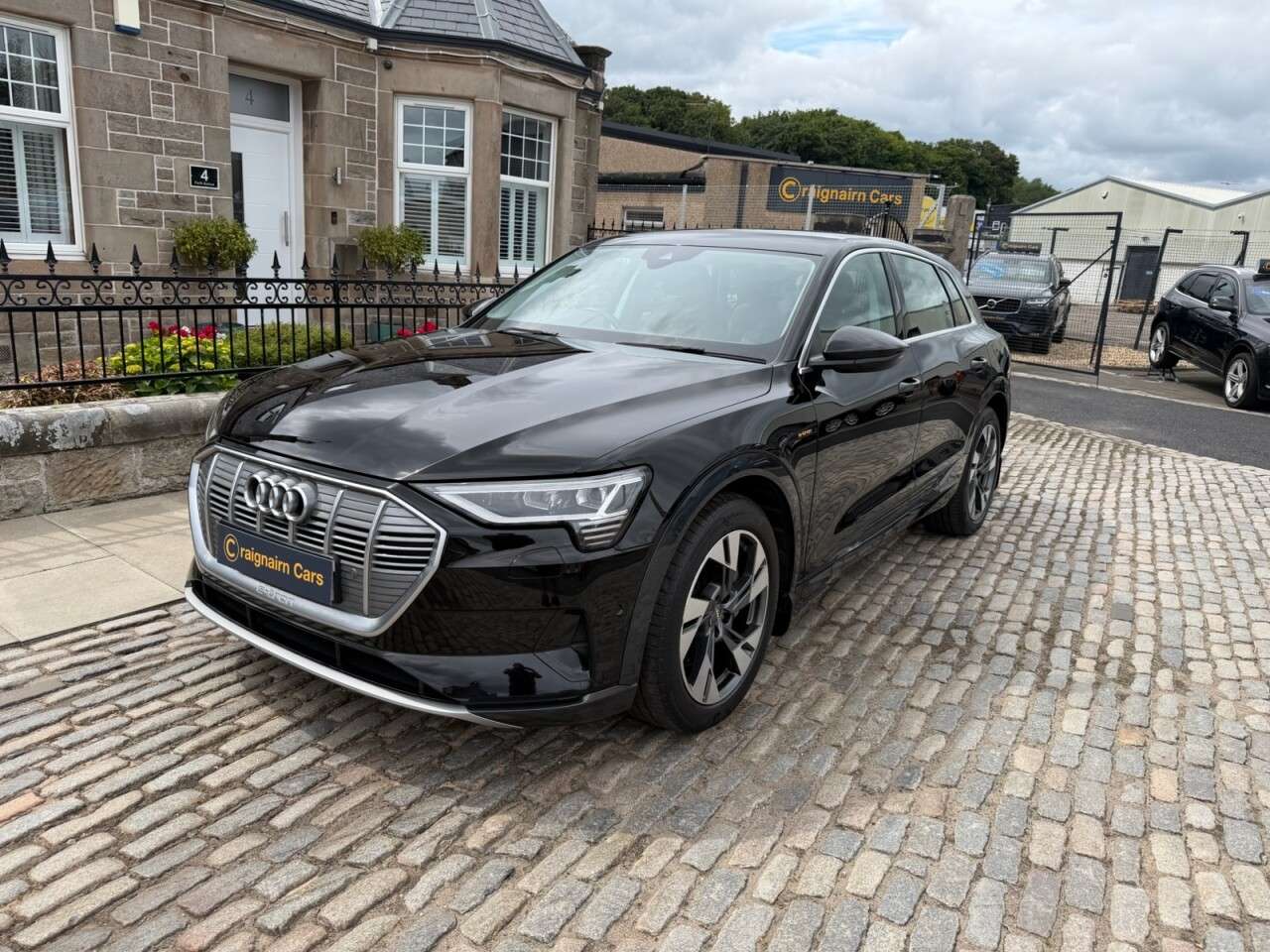 A 2020 AUDI E-TRON 55 SUV 5dr Electric Auto quattro 95kWh (408 ps) A 2020 AUDI E-TRON 55 SUV 5dr Electric Auto quattro 95kWh (408 ps)