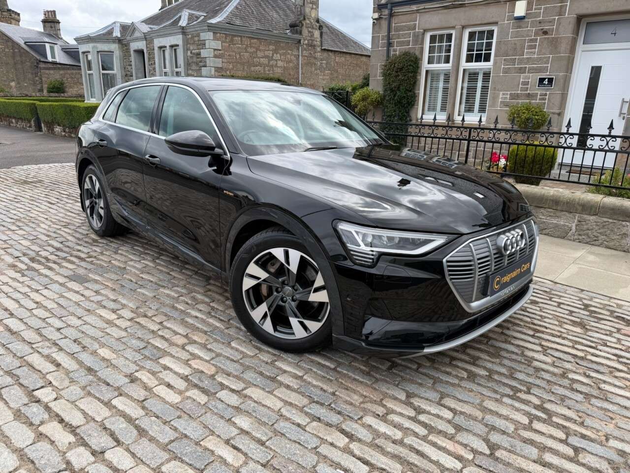 A 2020 AUDI E-TRON 55 SUV 5dr Electric Auto quattro 95kWh (408 ps) A 2020 AUDI E-TRON 55 SUV 5dr Electric Auto quattro 95kWh (408 ps)