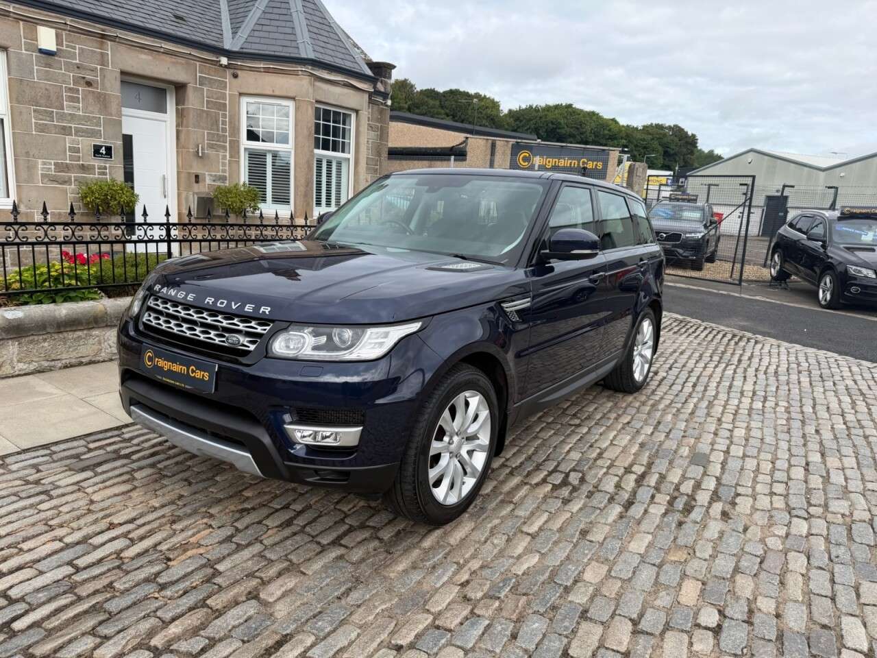 A 2014 LAND ROVER RANGE ROVER SPORT 3.0 SD V6 HSE SUV 5dr Diesel Auto 4WD Euro 5 (s/s) (292 ps) A 2014 LAND ROVER RANGE ROVER SPORT 3.0 SD V6 HSE SUV 5dr Diesel Auto 4WD Euro 5 (s/s) (292 ps)