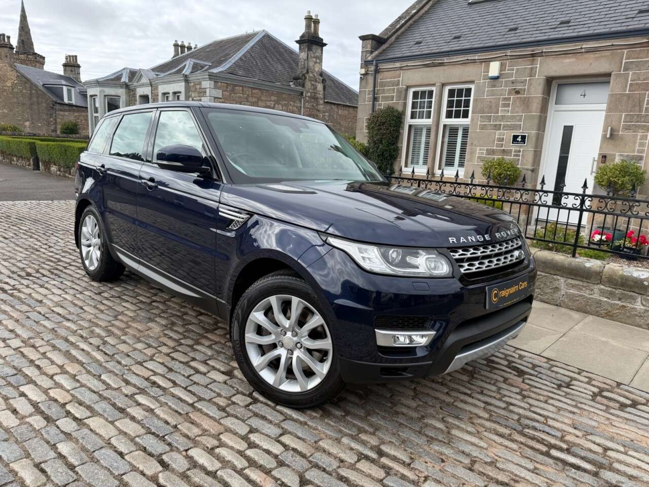 A 2014 LAND ROVER RANGE ROVER SPORT 3.0 SD V6 HSE SUV 5dr Diesel Auto 4WD Euro 5 (s/s) (292 ps) A 2014 LAND ROVER RANGE ROVER SPORT 3.0 SD V6 HSE SUV 5dr Diesel Auto 4WD Euro 5 (s/s) (292 ps)