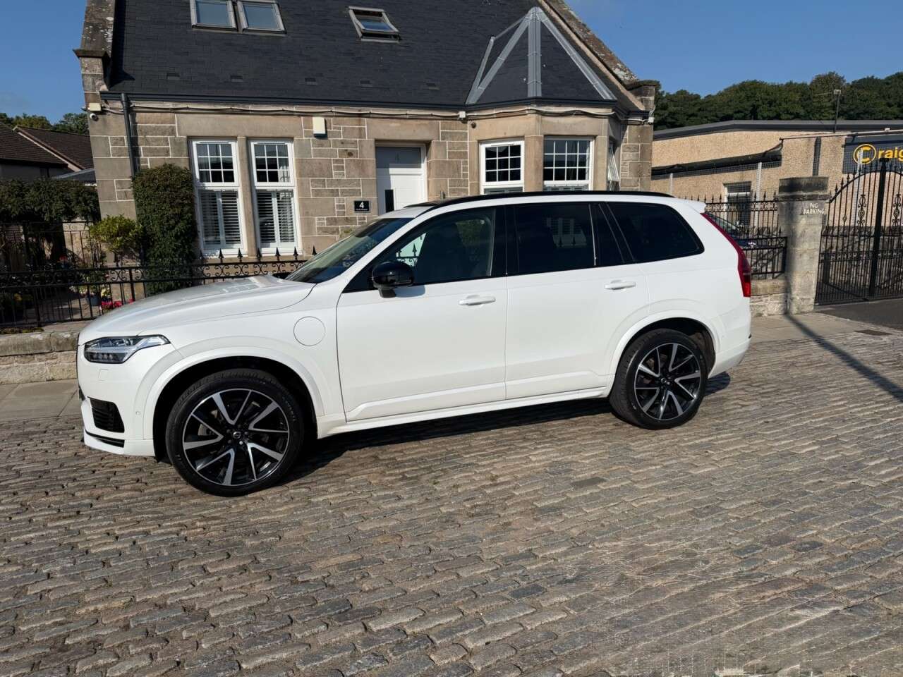 A 2023 VOLVO XC90 2.0h T8 Recharge 18.8kWh Ultimate Dark SUV 5dr Petrol Plug-in Hybrid Auto 4 A 2023 VOLVO XC90 2.0h T8 Recharge 18.8kWh Ultimate Dark SUV 5dr Petrol Plug-in Hybrid Auto 4