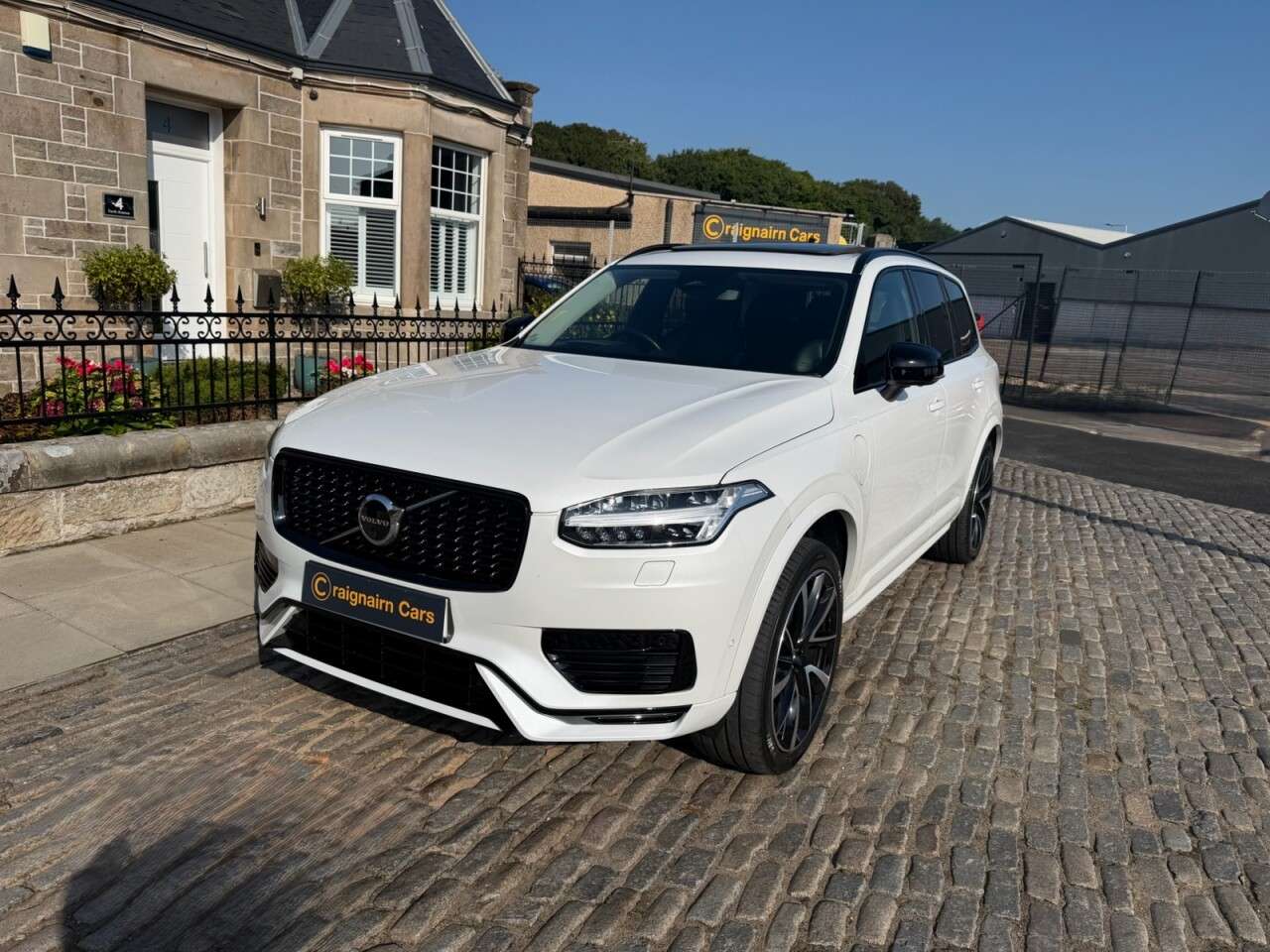 A 2023 VOLVO XC90 2.0h T8 Recharge 18.8kWh Ultimate Dark SUV 5dr Petrol Plug-in Hybrid Auto 4 A 2023 VOLVO XC90 2.0h T8 Recharge 18.8kWh Ultimate Dark SUV 5dr Petrol Plug-in Hybrid Auto 4