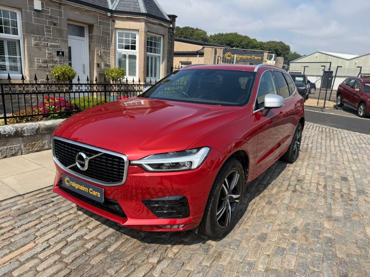 A 2017 VOLVO XC60 2.0 D5 PowerPulse R-Design SUV 5dr Diesel Auto AWD Euro 6 (s/s) (235 ps) A 2017 VOLVO XC60 2.0 D5 PowerPulse R-Design SUV 5dr Diesel Auto AWD Euro 6 (s/s) (235 ps)