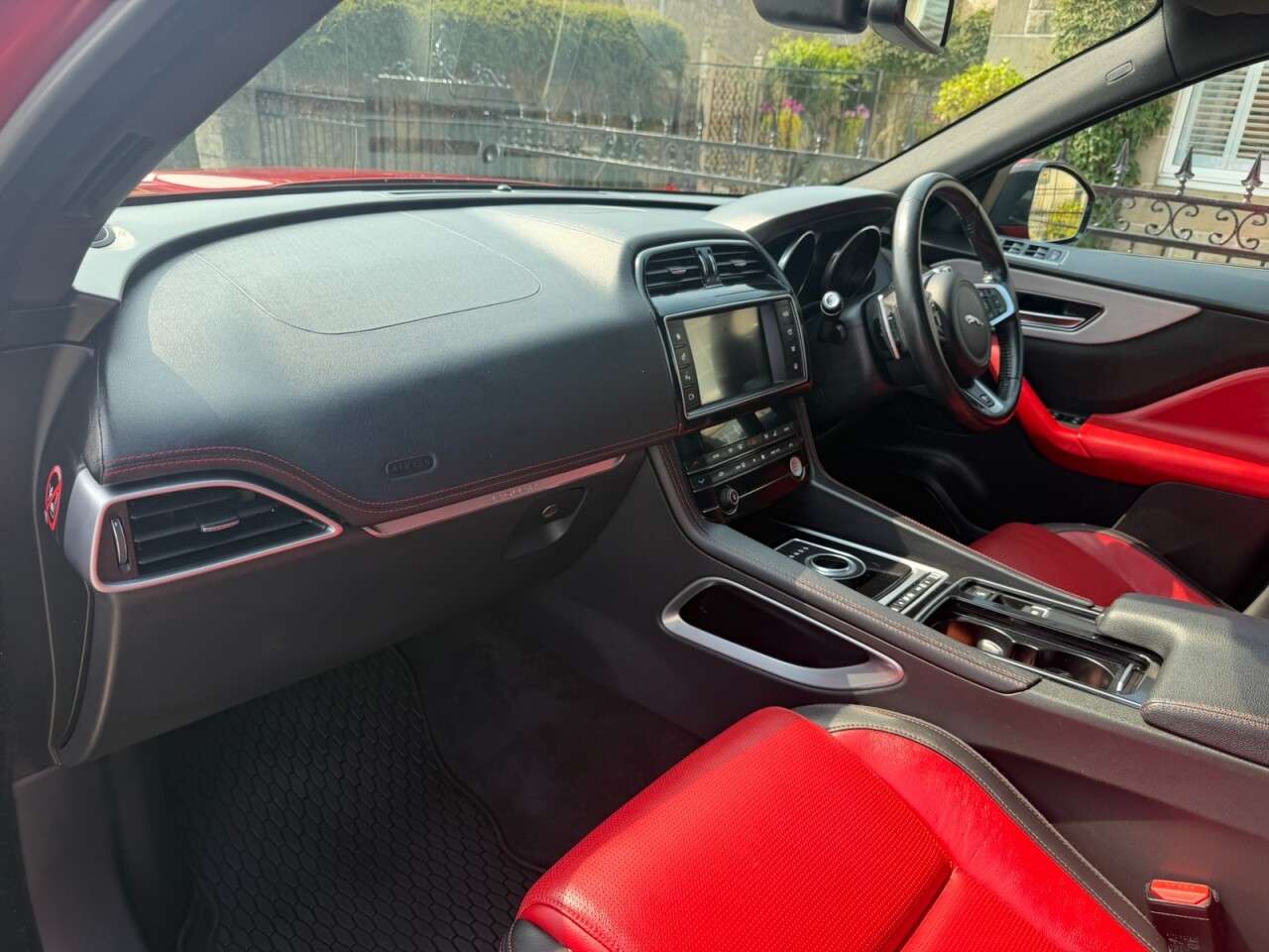 2018 JAGUAR F-PACE 2018 JAGUAR F-PACE