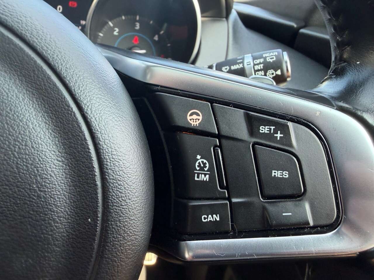 2018 JAGUAR F-PACE 2018 JAGUAR F-PACE