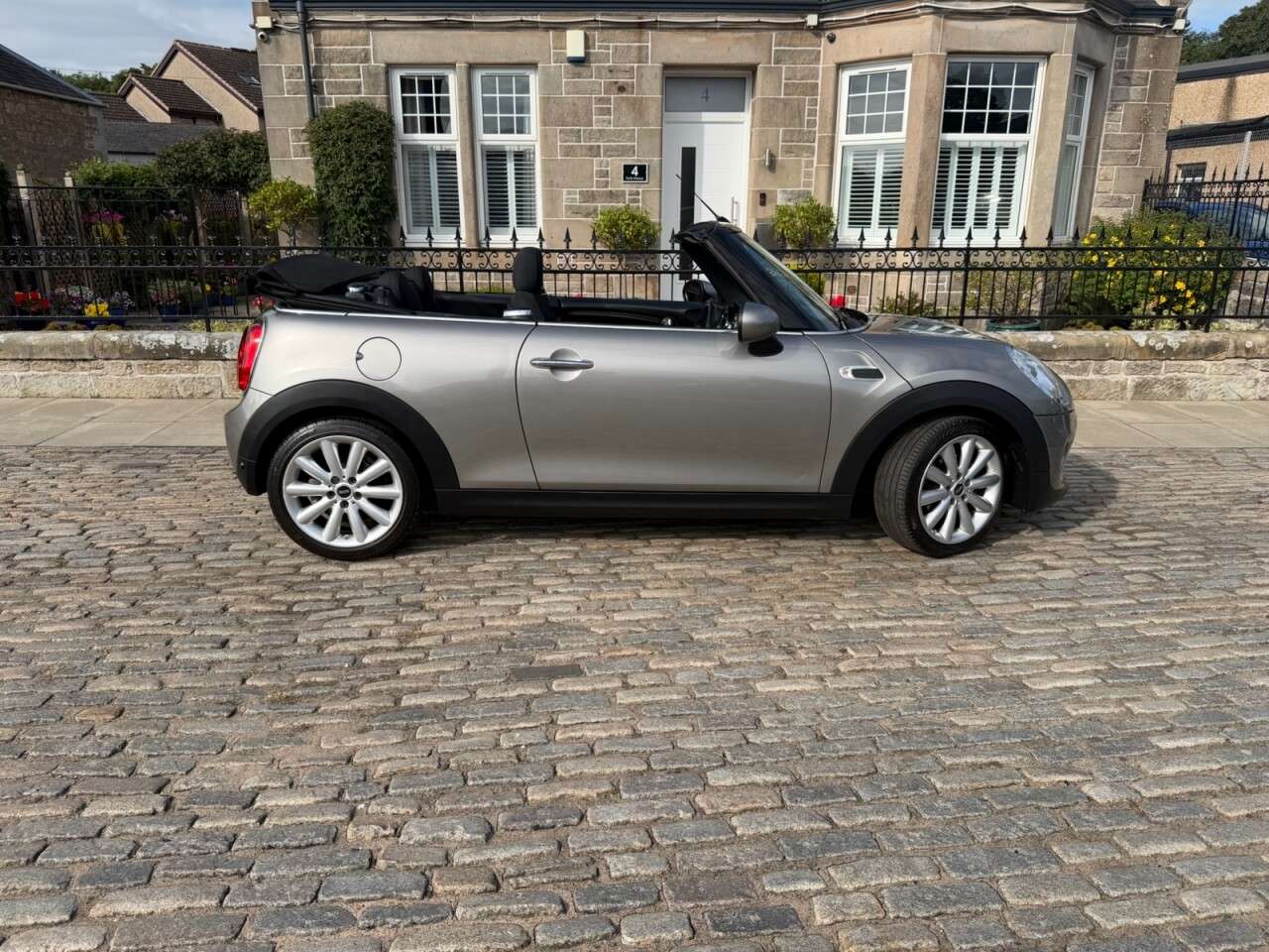 2017 MINI CONVERTIBLE 2017 MINI CONVERTIBLE