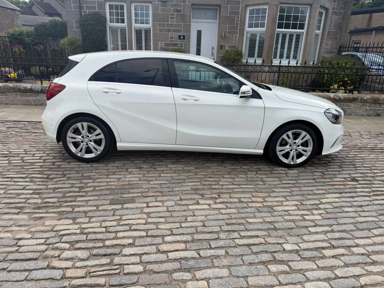 A 2016 MERCEDES-BENZ A CLASS 2.1 A200d Sport (Premium) Hatchback 5dr Diesel 7G-DCT Euro 6 (s/s) (136 ps) A 2016 MERCEDES-BENZ A CLASS 2.1 A200d Sport (Premium) Hatchback 5dr Diesel 7G-DCT Euro 6 (s/s) (136 ps)
