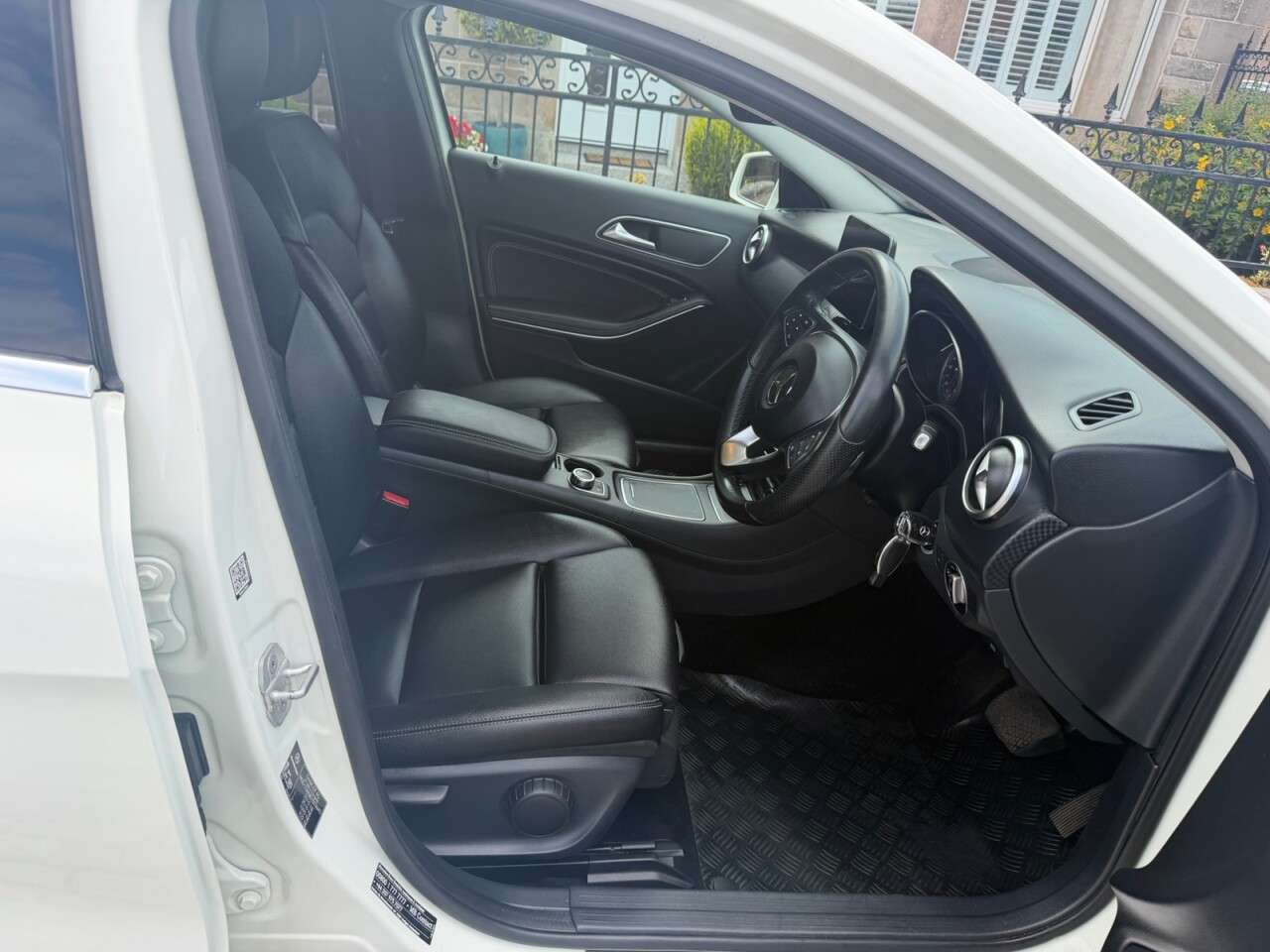 A 2016 MERCEDES-BENZ A CLASS 2.1 A200d Sport (Premium) Hatchback 5dr Diesel 7G-DCT Euro 6 (s/s) (136 ps) A 2016 MERCEDES-BENZ A CLASS 2.1 A200d Sport (Premium) Hatchback 5dr Diesel 7G-DCT Euro 6 (s/s) (136 ps)