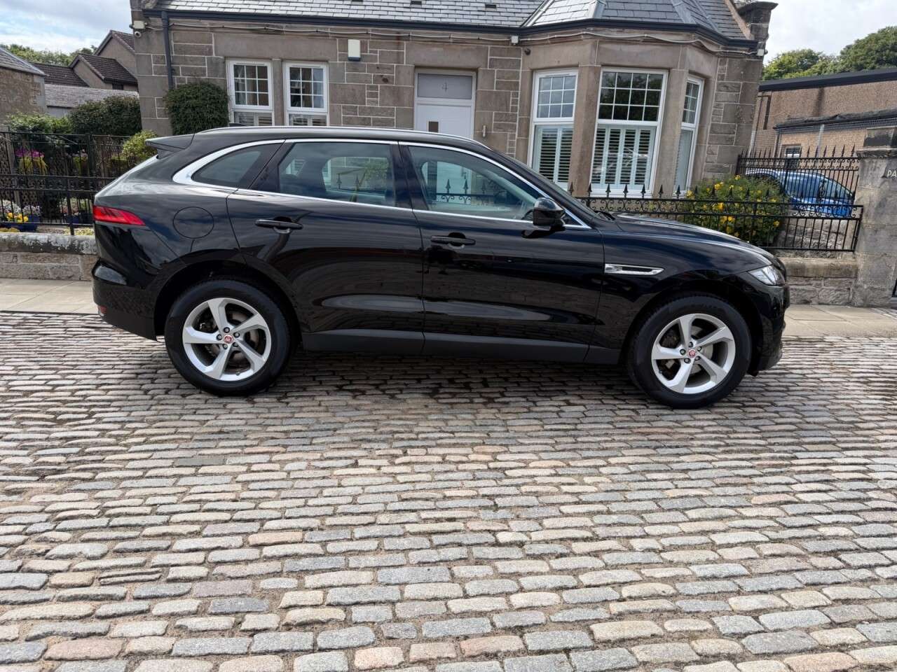 A 2018 JAGUAR F-PACE 2.0 D165 Prestige SUV 5dr Diesel Manual Euro 6 (s/s) (163 ps) A 2018 JAGUAR F-PACE 2.0 D165 Prestige SUV 5dr Diesel Manual Euro 6 (s/s) (163 ps)
