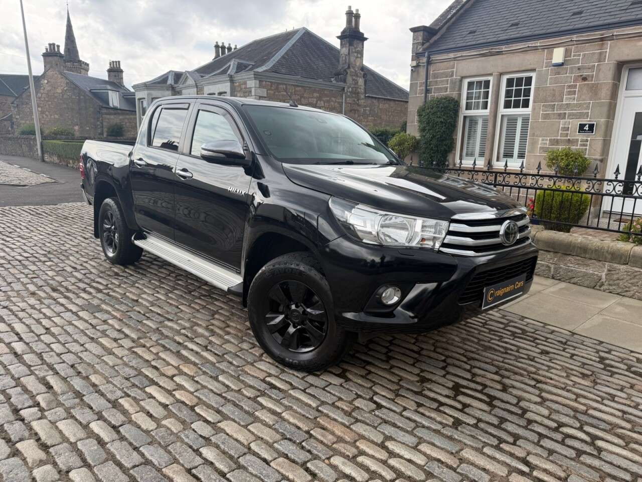 A 2016 TOYOTA HILUX 2.4 D-4D Icon Pickup Double Cab 4dr Diesel Manual 4WD Euro 6 (TSS) (150 ps) A 2016 TOYOTA HILUX 2.4 D-4D Icon Pickup Double Cab 4dr Diesel Manual 4WD Euro 6 (TSS) (150 ps)
