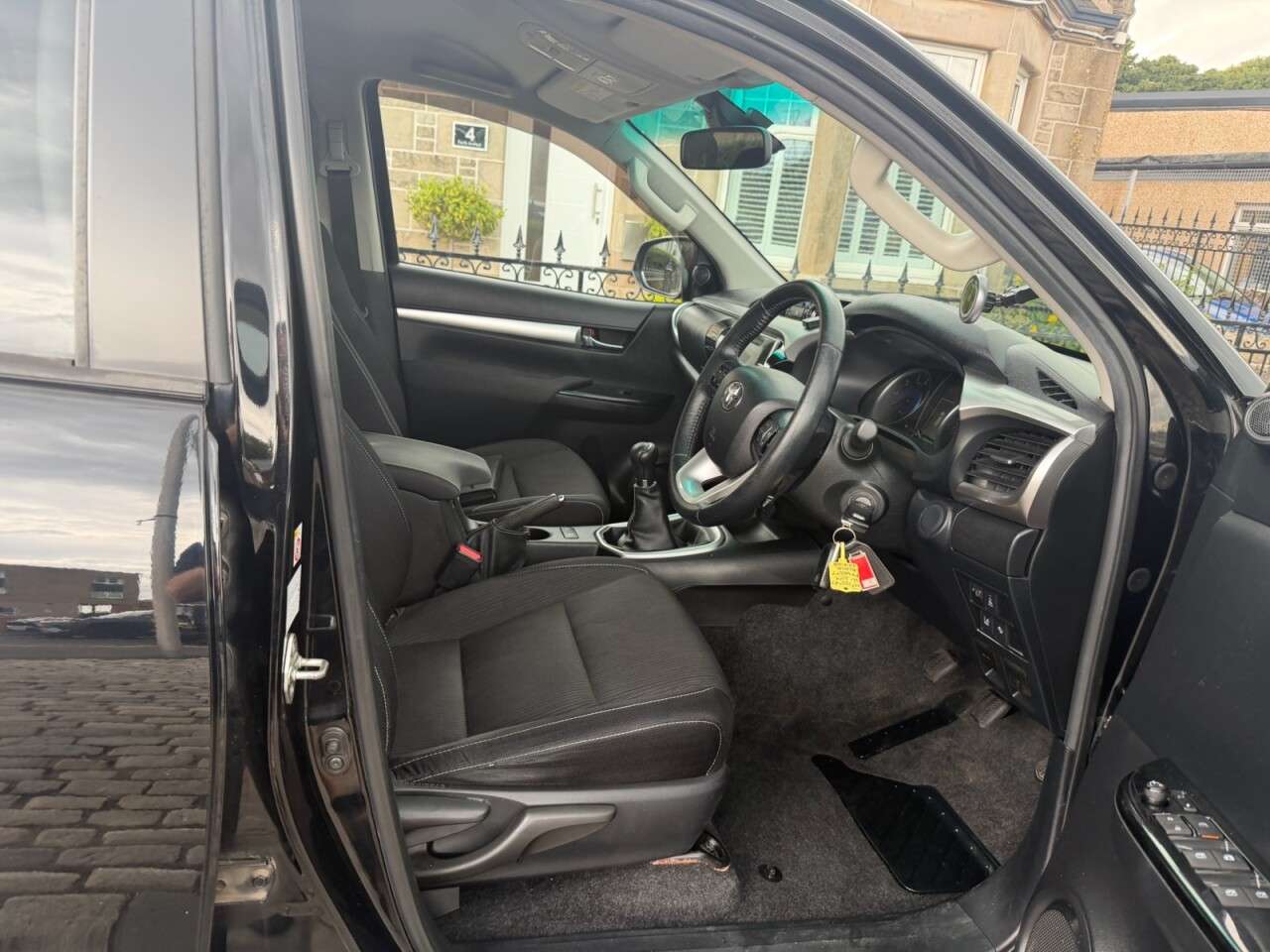 A 2016 TOYOTA HILUX 2.4 D-4D Icon Pickup Double Cab 4dr Diesel Manual 4WD Euro 6 (TSS) (150 ps) A 2016 TOYOTA HILUX 2.4 D-4D Icon Pickup Double Cab 4dr Diesel Manual 4WD Euro 6 (TSS) (150 ps)