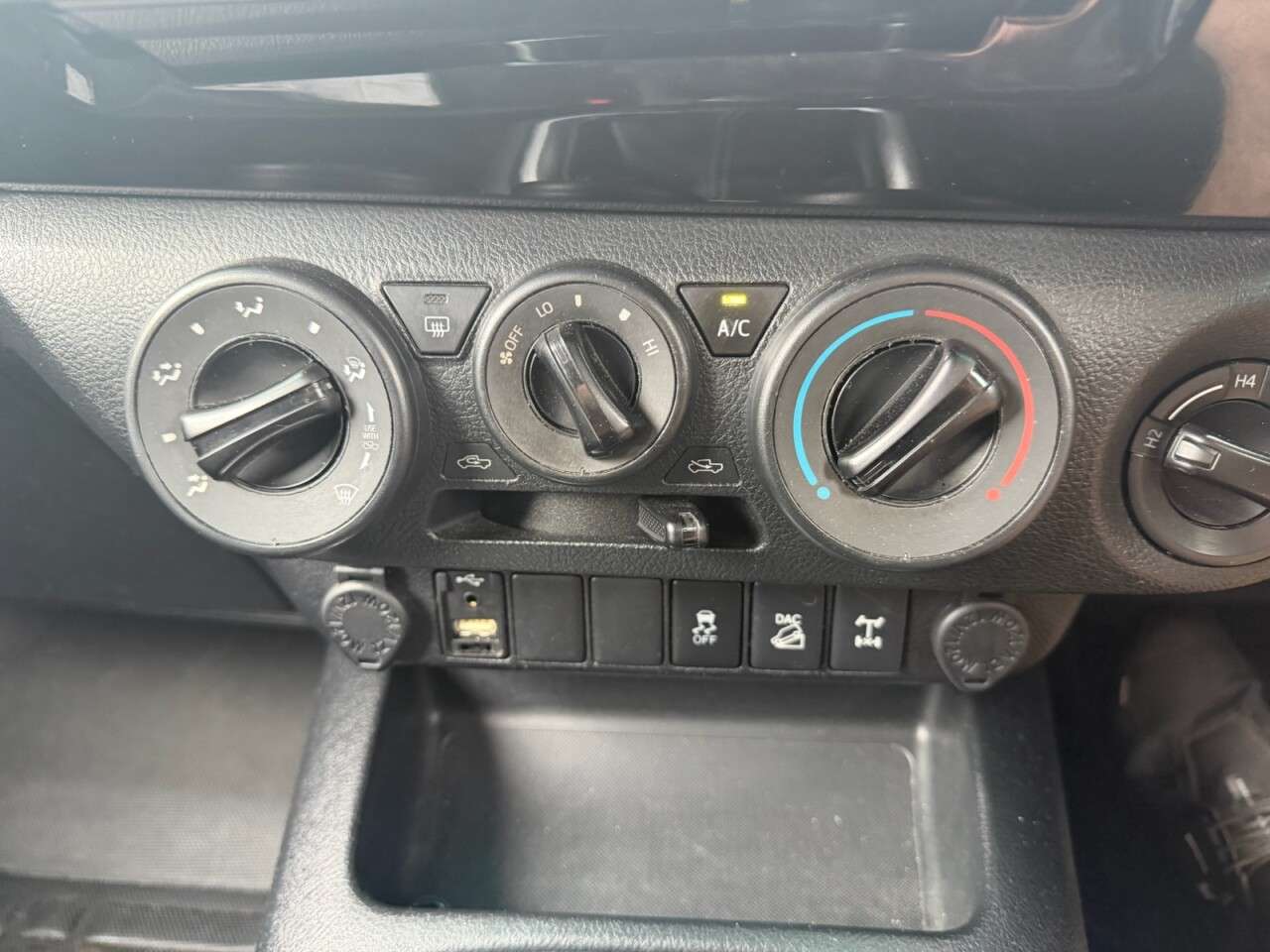 2016 TOYOTA HILUX 2016 TOYOTA HILUX