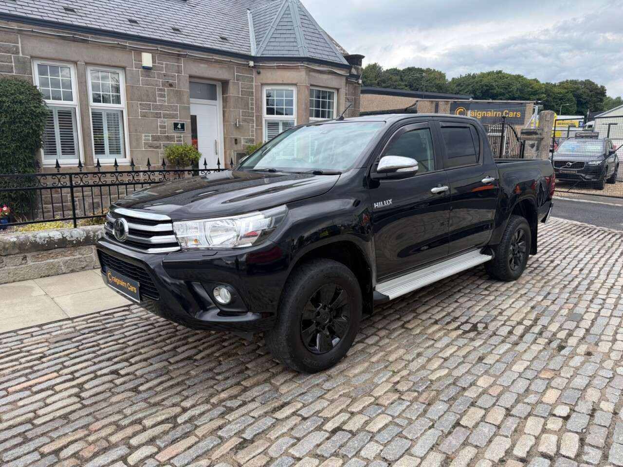 A 2016 TOYOTA HILUX 2.4 D-4D Icon Pickup Double Cab 4dr Diesel Manual 4WD Euro 6 (TSS) (150 ps) A 2016 TOYOTA HILUX 2.4 D-4D Icon Pickup Double Cab 4dr Diesel Manual 4WD Euro 6 (TSS) (150 ps)