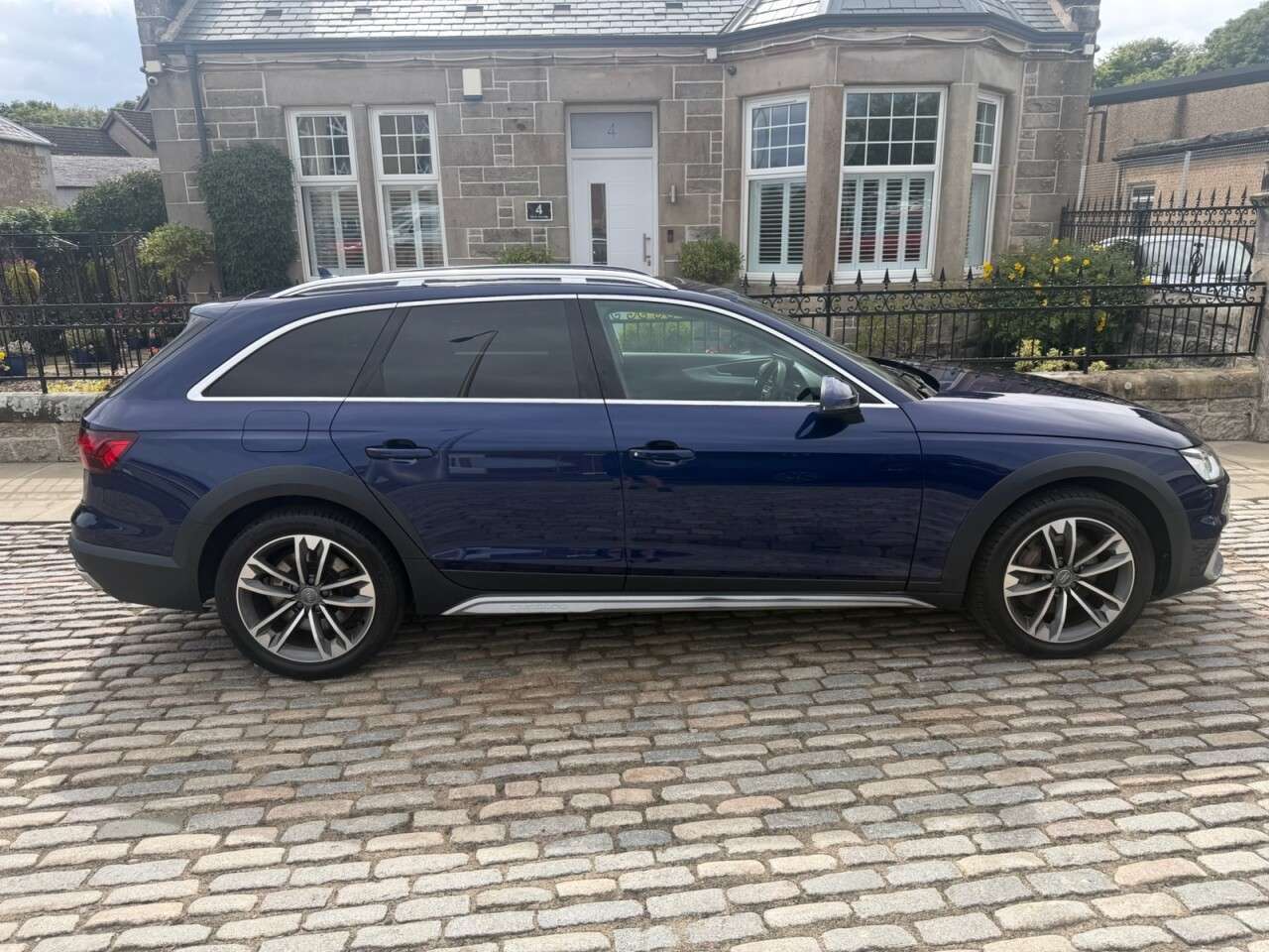 A 2019 AUDI A4 ALLROAD 2.0 TFSI 45 Sport Estate 5dr Petrol S Tronic quattro Euro 6 (s/s) (245 ps) A 2019 AUDI A4 ALLROAD 2.0 TFSI 45 Sport Estate 5dr Petrol S Tronic quattro Euro 6 (s/s) (245 ps)