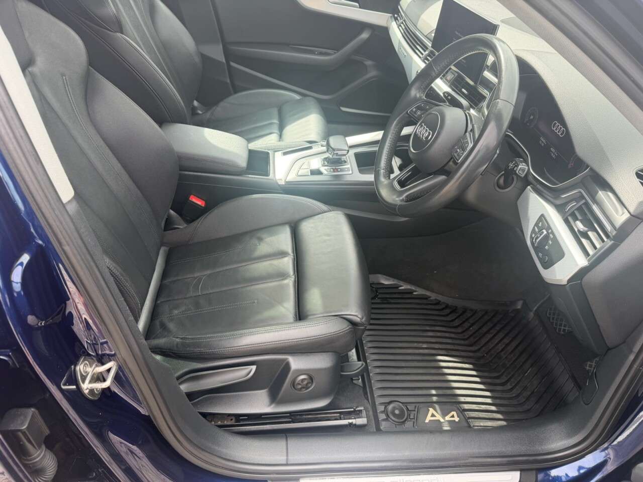 A 2019 AUDI A4 ALLROAD 2.0 TFSI 45 Sport Estate 5dr Petrol S Tronic quattro Euro 6 (s/s) (245 ps) A 2019 AUDI A4 ALLROAD 2.0 TFSI 45 Sport Estate 5dr Petrol S Tronic quattro Euro 6 (s/s) (245 ps)