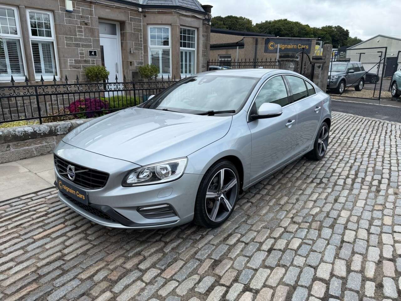 A 2017 VOLVO S60 2.0 D4 R-Design Nav Saloon 4dr Diesel Manual Euro 6 (s/s) (190 ps) A 2017 VOLVO S60 2.0 D4 R-Design Nav Saloon 4dr Diesel Manual Euro 6 (s/s) (190 ps)