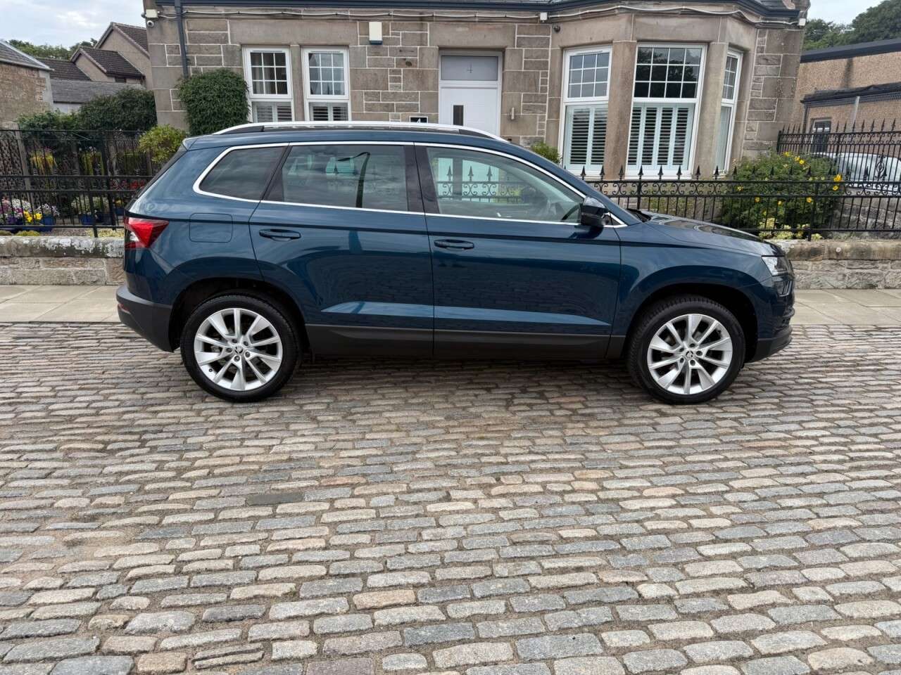 A 2018 SKODA KAROQ 1.5 TSI SE L SUV 5dr Petrol DSG Euro 6 (s/s) (150 ps) A 2018 SKODA KAROQ 1.5 TSI SE L SUV 5dr Petrol DSG Euro 6 (s/s) (150 ps)