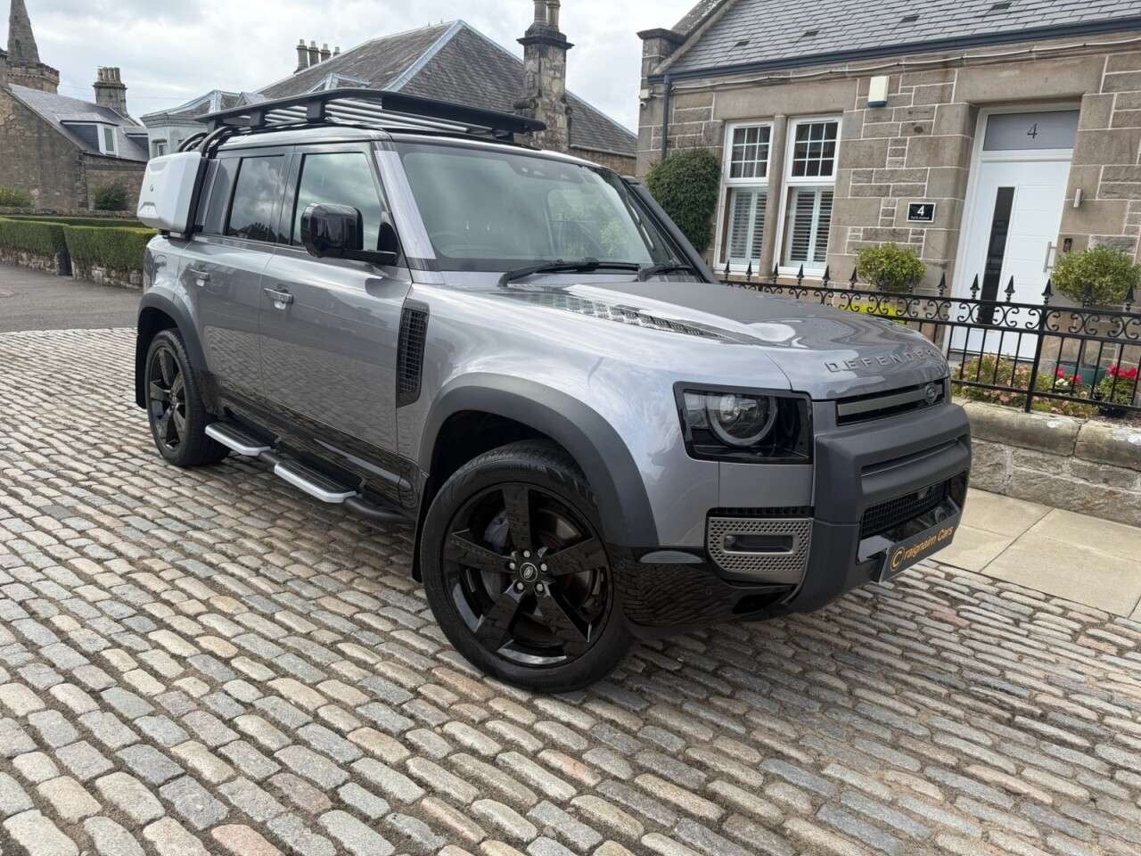 A 2023 LAND ROVER DEFENDER 110 3.0 D300 MHEV X-Dynamic HSE SUV 5dr Diesel Auto 4WD Euro 6 (s/s) (300 ps) A 2023 LAND ROVER DEFENDER 110 3.0 D300 MHEV X-Dynamic HSE SUV 5dr Diesel Auto 4WD Euro 6 (s/s) (300 ps)