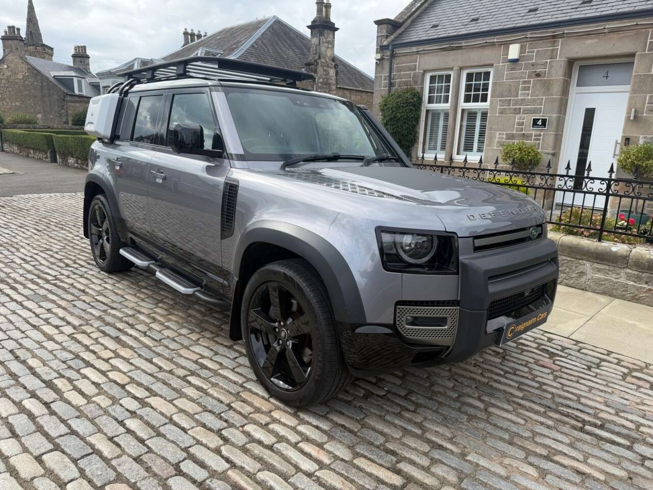 A 2023 LAND ROVER DEFENDER 110 3.0 D300 MHEV X-Dynamic HSE SUV 5dr Diesel Auto 4WD Euro 6 (s/s) (300 ps) A 2023 LAND ROVER DEFENDER 110 3.0 D300 MHEV X-Dynamic HSE SUV 5dr Diesel Auto 4WD Euro 6 (s/s) (300 ps)