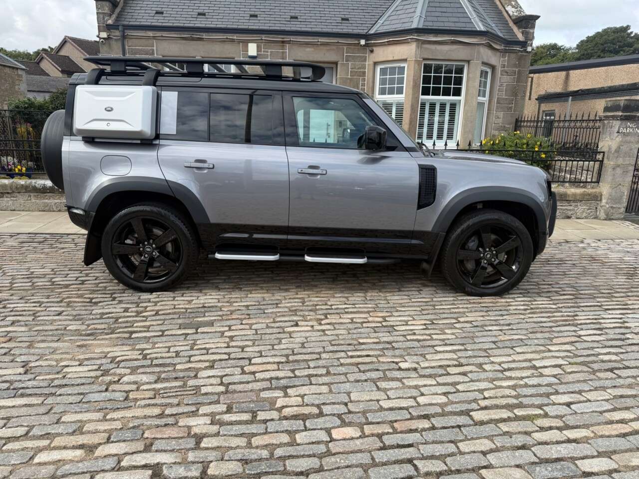 2023 LAND ROVER DEFENDER 110 2023 LAND ROVER DEFENDER 110