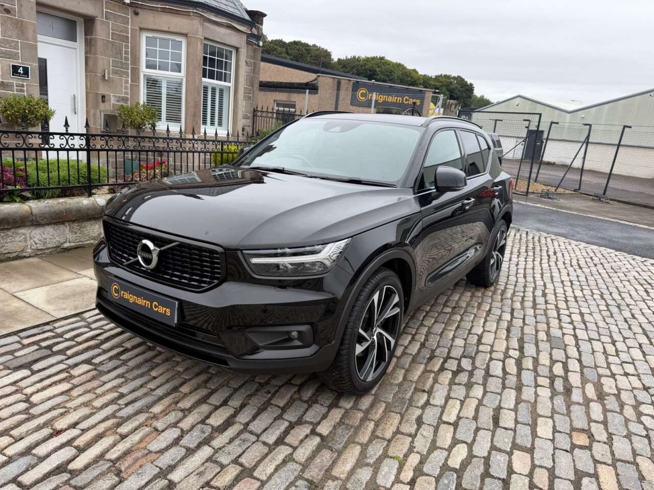 A 2019 VOLVO XC40 2.0 D3 R-Design Pro SUV 5dr Diesel Auto AWD Euro 6 (s/s) (150 ps) A 2019 VOLVO XC40 2.0 D3 R-Design Pro SUV 5dr Diesel Auto AWD Euro 6 (s/s) (150 ps)