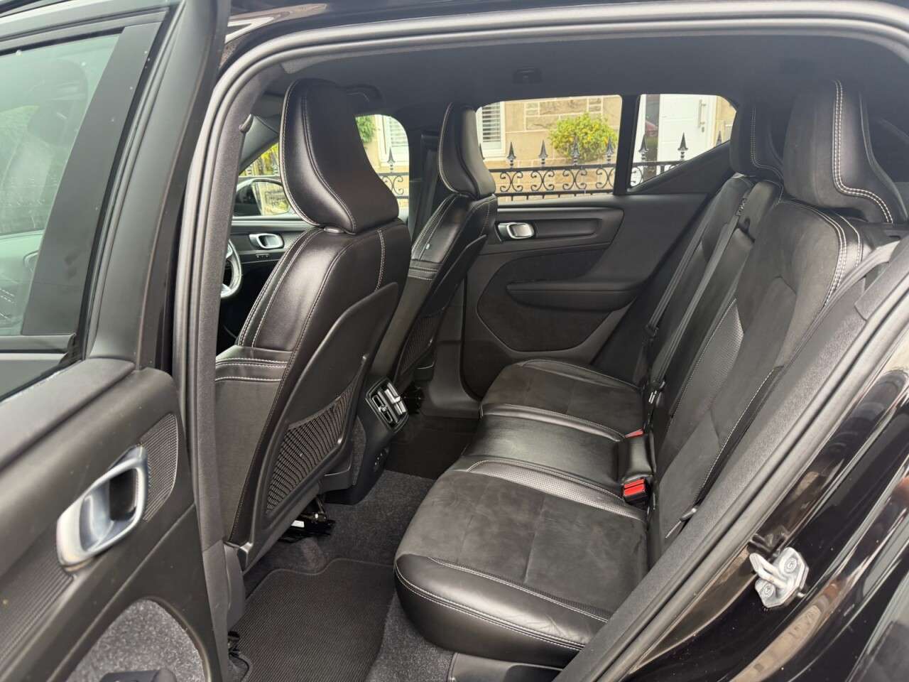 2019 VOLVO XC40 2019 VOLVO XC40