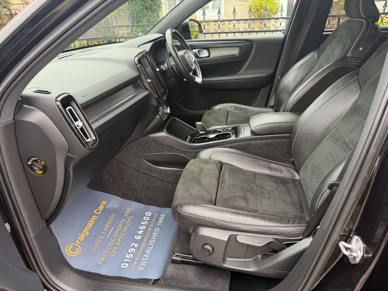 2019 VOLVO XC40 2019 VOLVO XC40