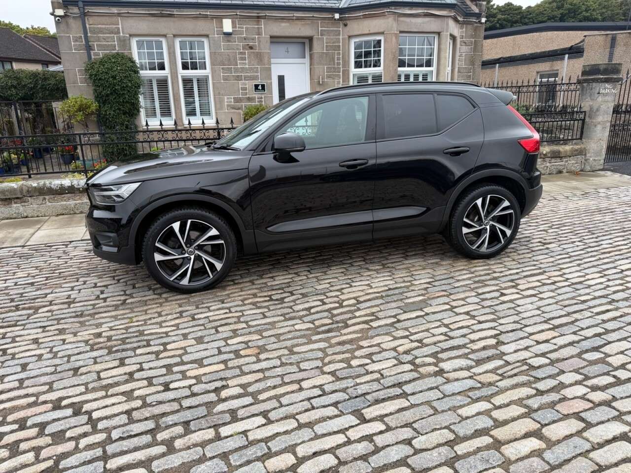 2019 VOLVO XC40 2019 VOLVO XC40
