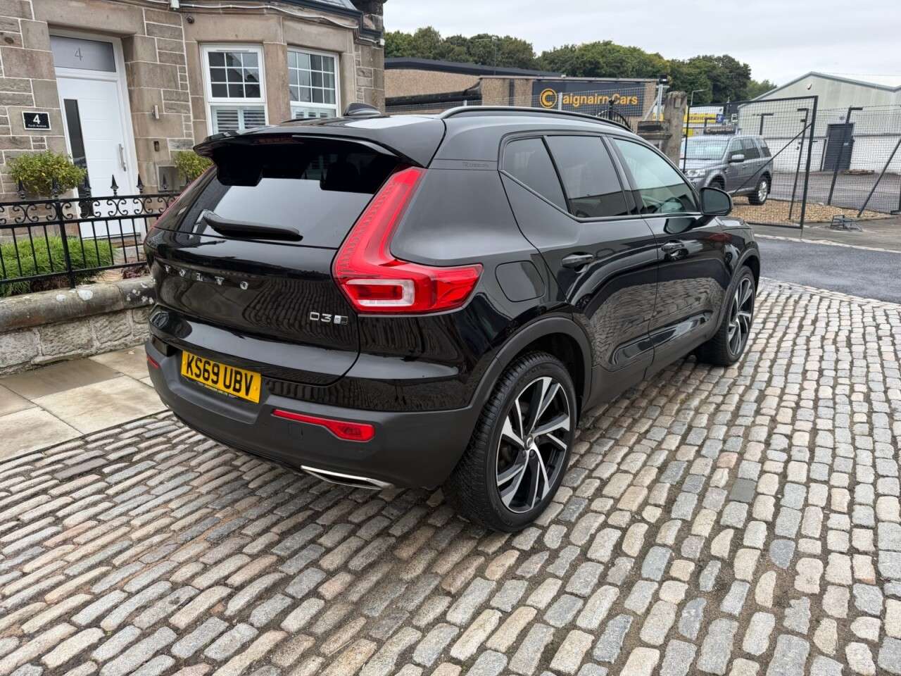 A 2019 VOLVO XC40 2.0 D3 R-Design Pro SUV 5dr Diesel Auto AWD Euro 6 (s/s) (150 ps) A 2019 VOLVO XC40 2.0 D3 R-Design Pro SUV 5dr Diesel Auto AWD Euro 6 (s/s) (150 ps)