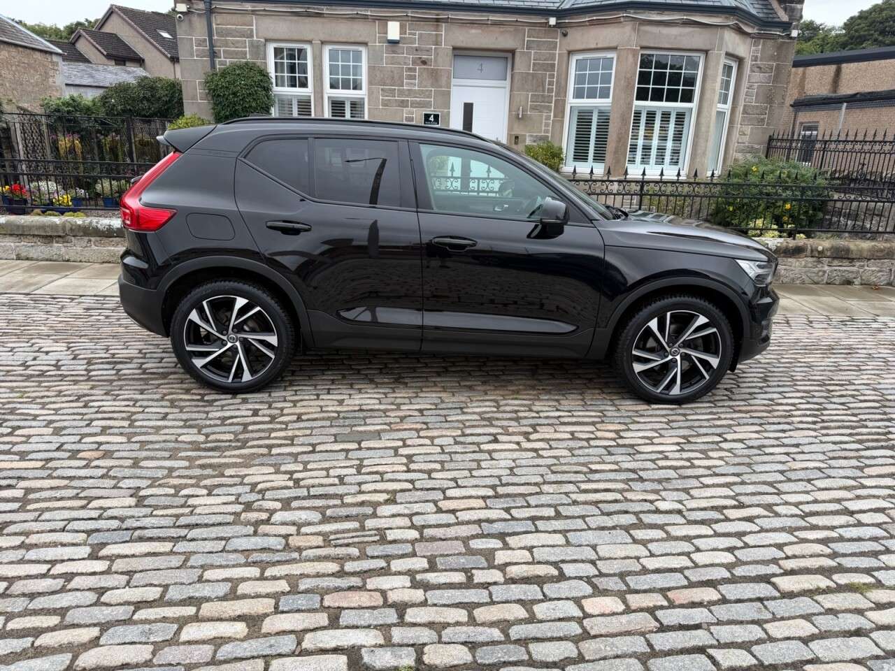 2019 VOLVO XC40 2019 VOLVO XC40