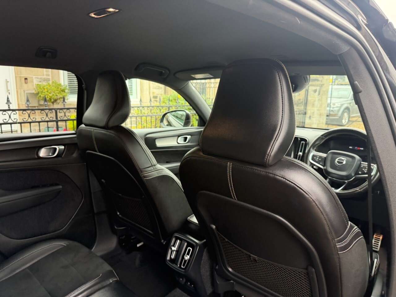 2019 VOLVO XC40 2019 VOLVO XC40