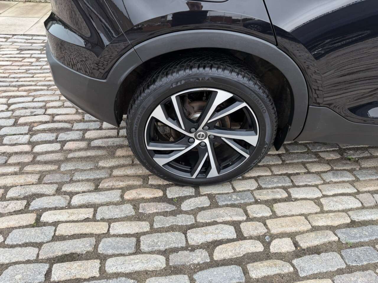 2019 VOLVO XC40 2019 VOLVO XC40