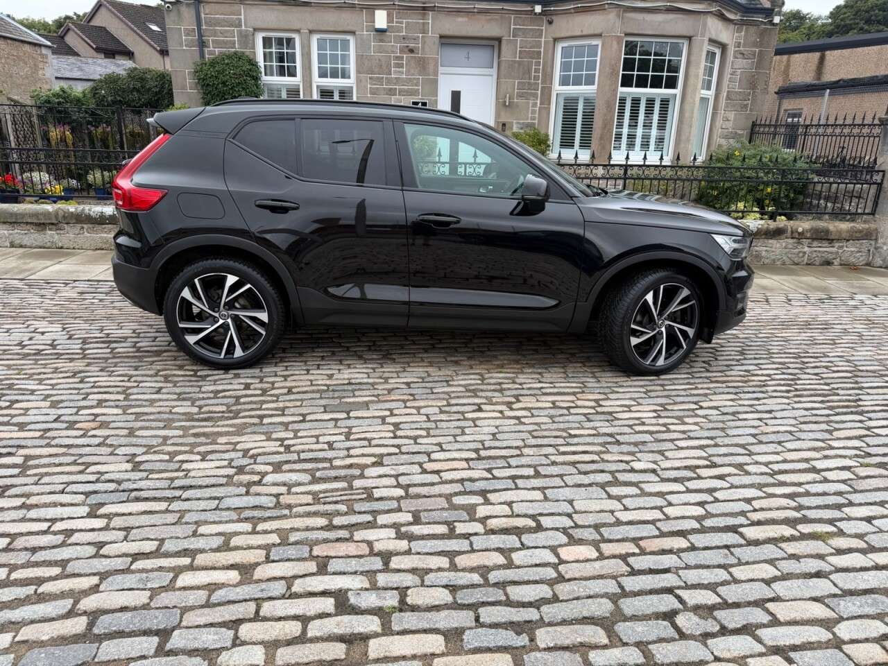 2019 VOLVO XC40 2019 VOLVO XC40