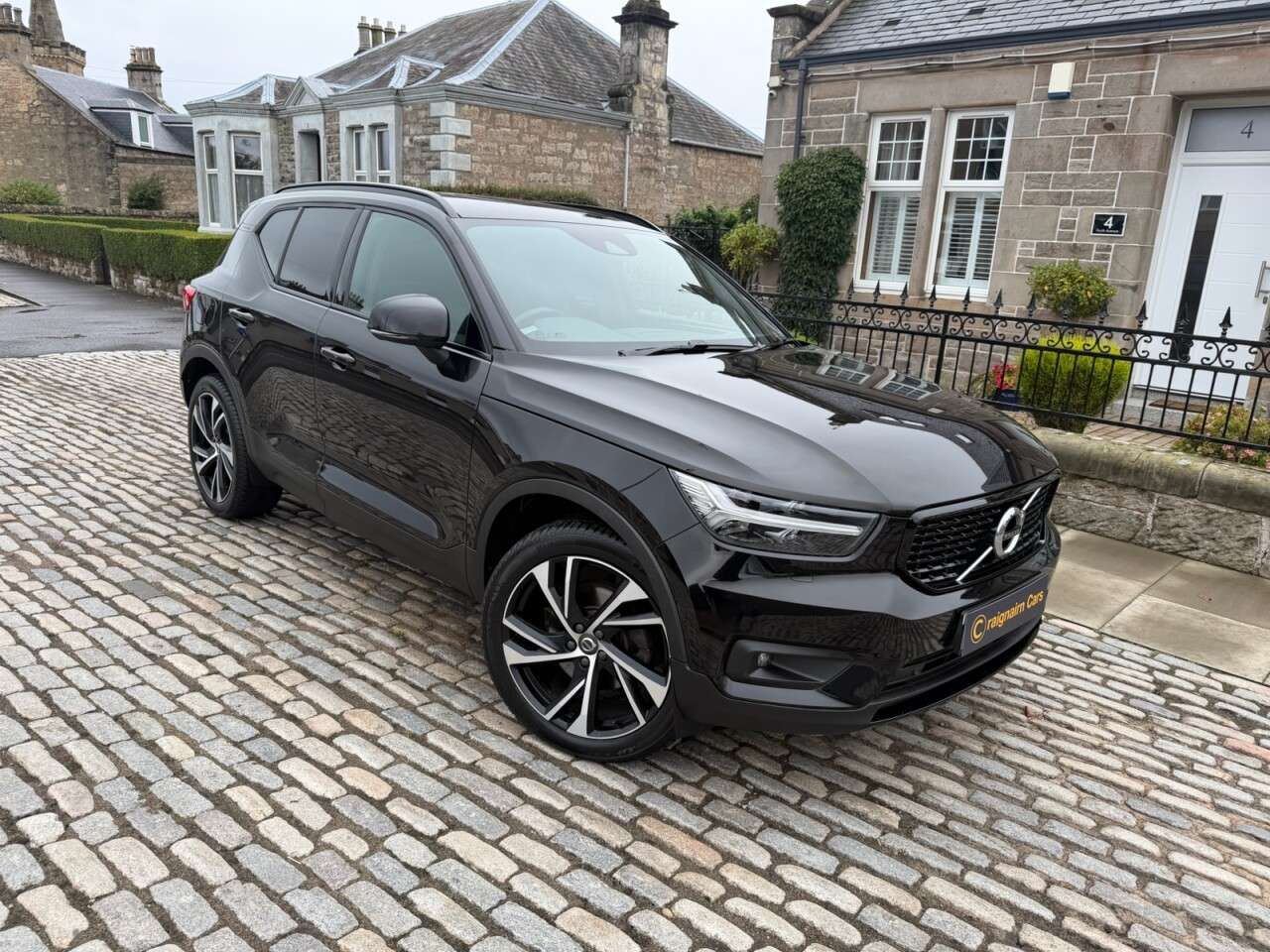 A 2019 VOLVO XC40 2.0 D3 R-Design Pro SUV 5dr Diesel Auto AWD Euro 6 (s/s) (150 ps) A 2019 VOLVO XC40 2.0 D3 R-Design Pro SUV 5dr Diesel Auto AWD Euro 6 (s/s) (150 ps)