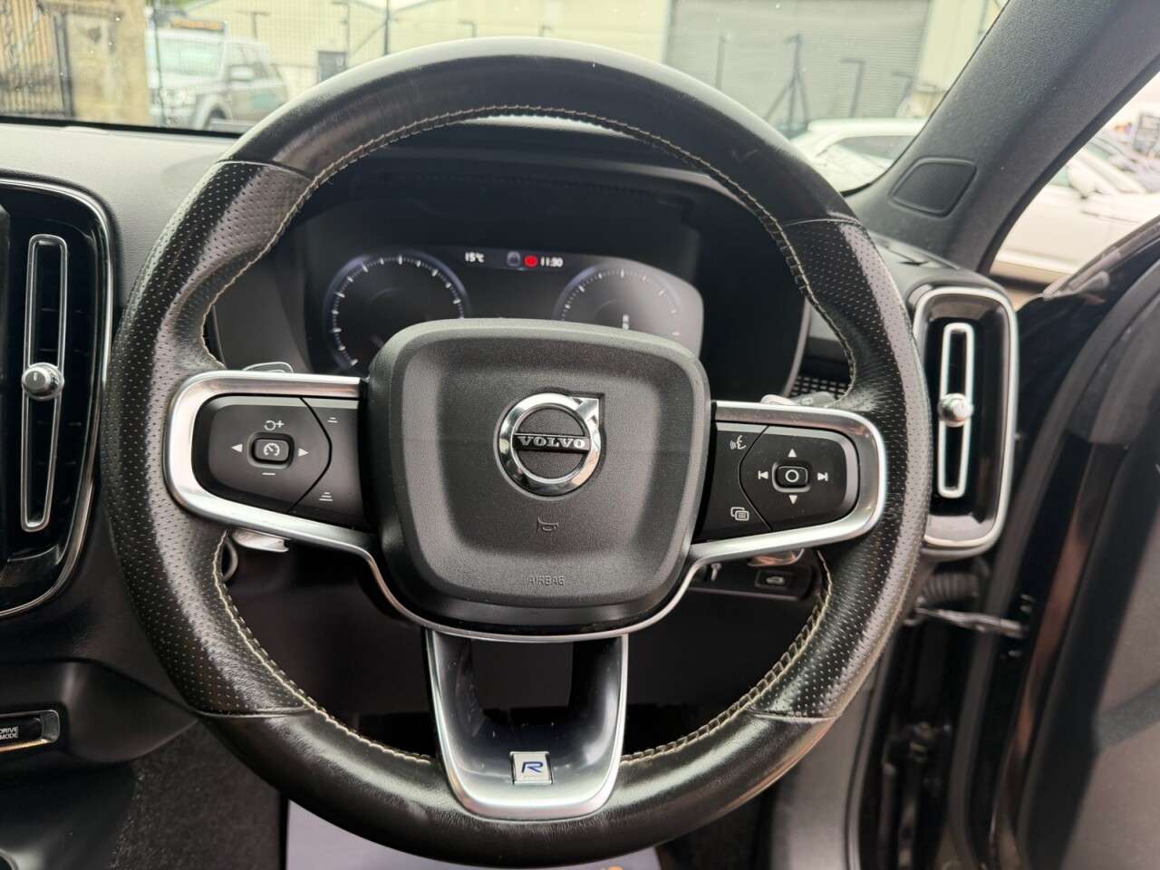 2019 VOLVO XC40 2019 VOLVO XC40