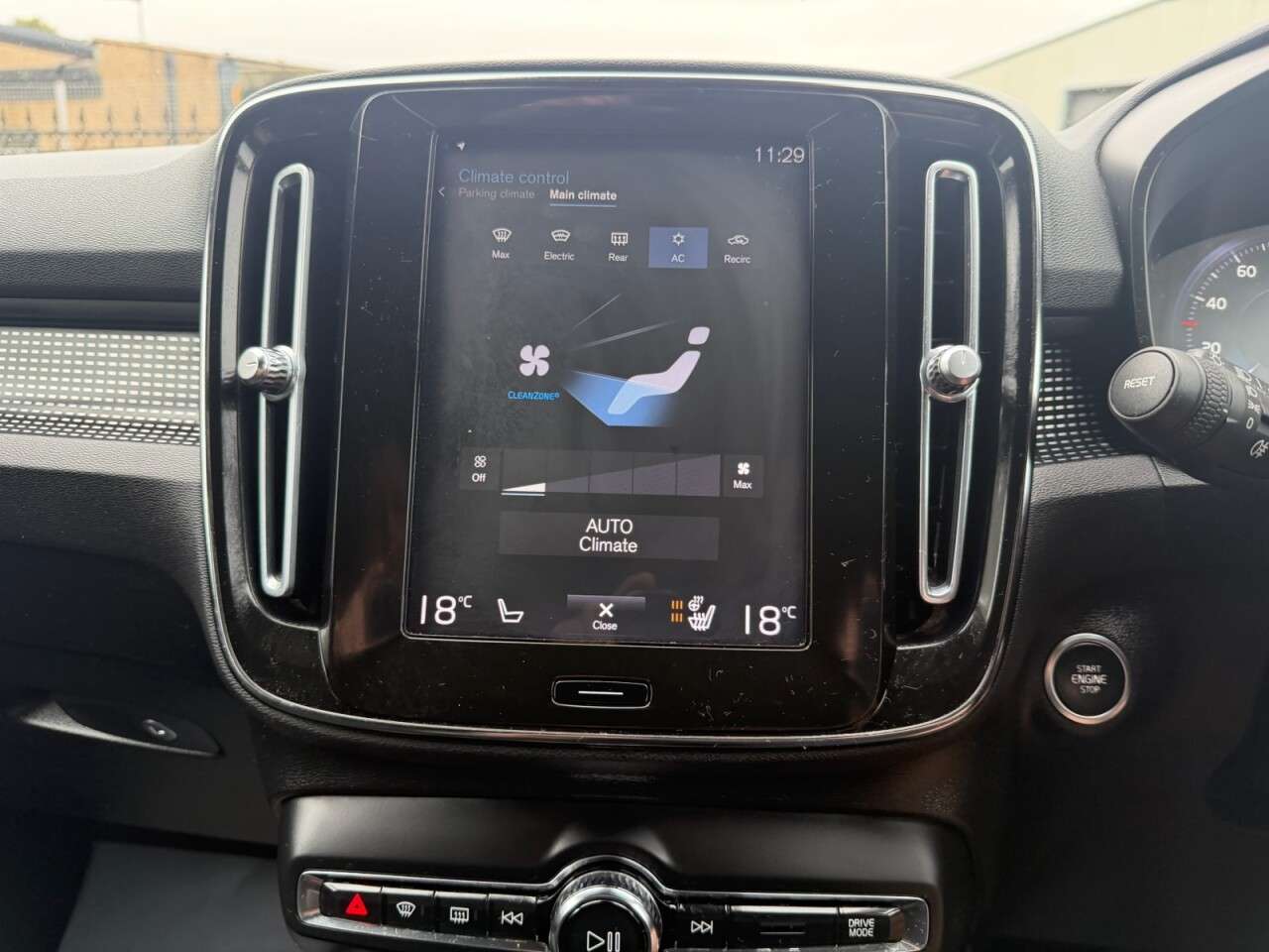 2019 VOLVO XC40 2019 VOLVO XC40