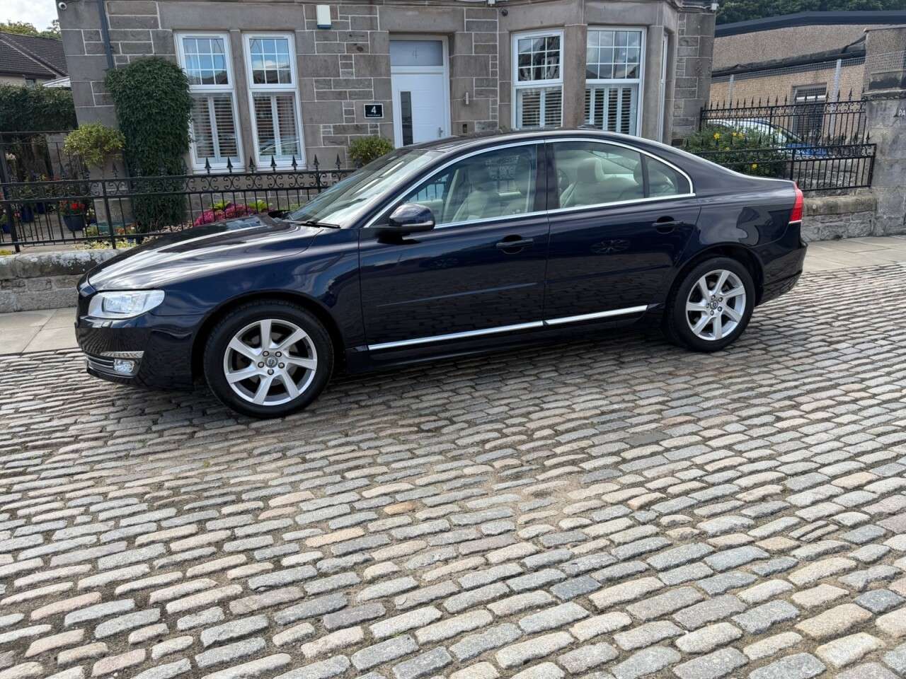 A 2014 VOLVO S80 2.0 D4 SE Lux Saloon 4dr Diesel Geartronic Euro 6 (s/s) (181 ps) A 2014 VOLVO S80 2.0 D4 SE Lux Saloon 4dr Diesel Geartronic Euro 6 (s/s) (181 ps)