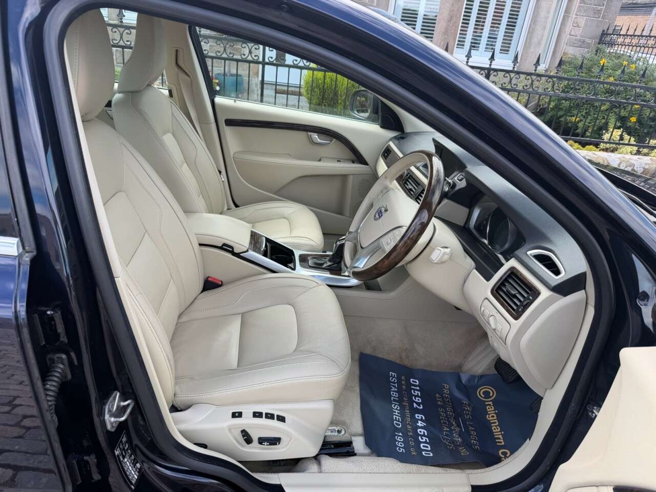 A 2014 VOLVO S80 2.0 D4 SE Lux Saloon 4dr Diesel Geartronic Euro 6 (s/s) (181 ps) A 2014 VOLVO S80 2.0 D4 SE Lux Saloon 4dr Diesel Geartronic Euro 6 (s/s) (181 ps)