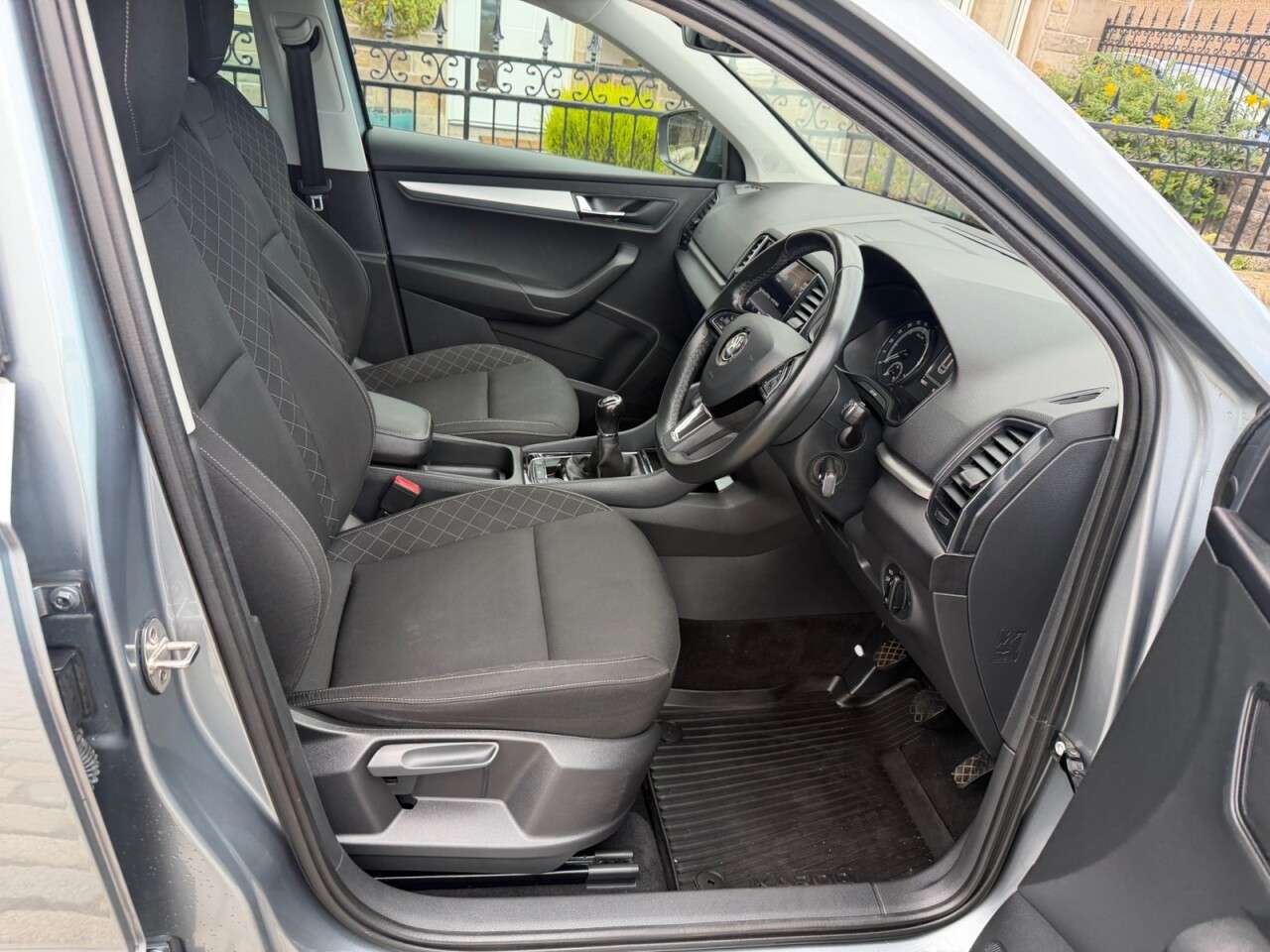 A 2018 SKODA KAROQ 1.6 TDI SE SUV 5dr Diesel Manual Euro 6 (s/s) (115 ps) A 2018 SKODA KAROQ 1.6 TDI SE SUV 5dr Diesel Manual Euro 6 (s/s) (115 ps)