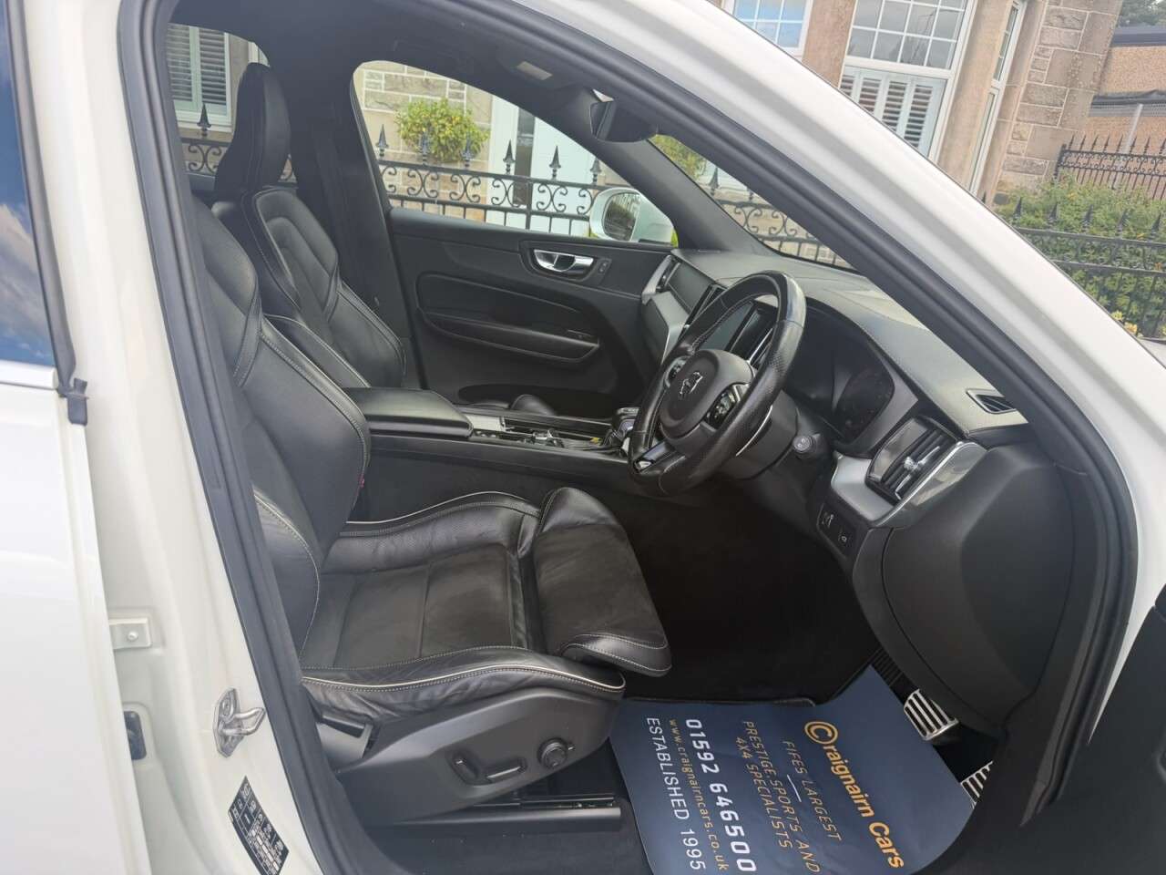 A 2018 VOLVO XC60 2.0 D4 R-Design Pro SUV 5dr Diesel Auto AWD Euro 6 (s/s) (190 ps) A 2018 VOLVO XC60 2.0 D4 R-Design Pro SUV 5dr Diesel Auto AWD Euro 6 (s/s) (190 ps)
