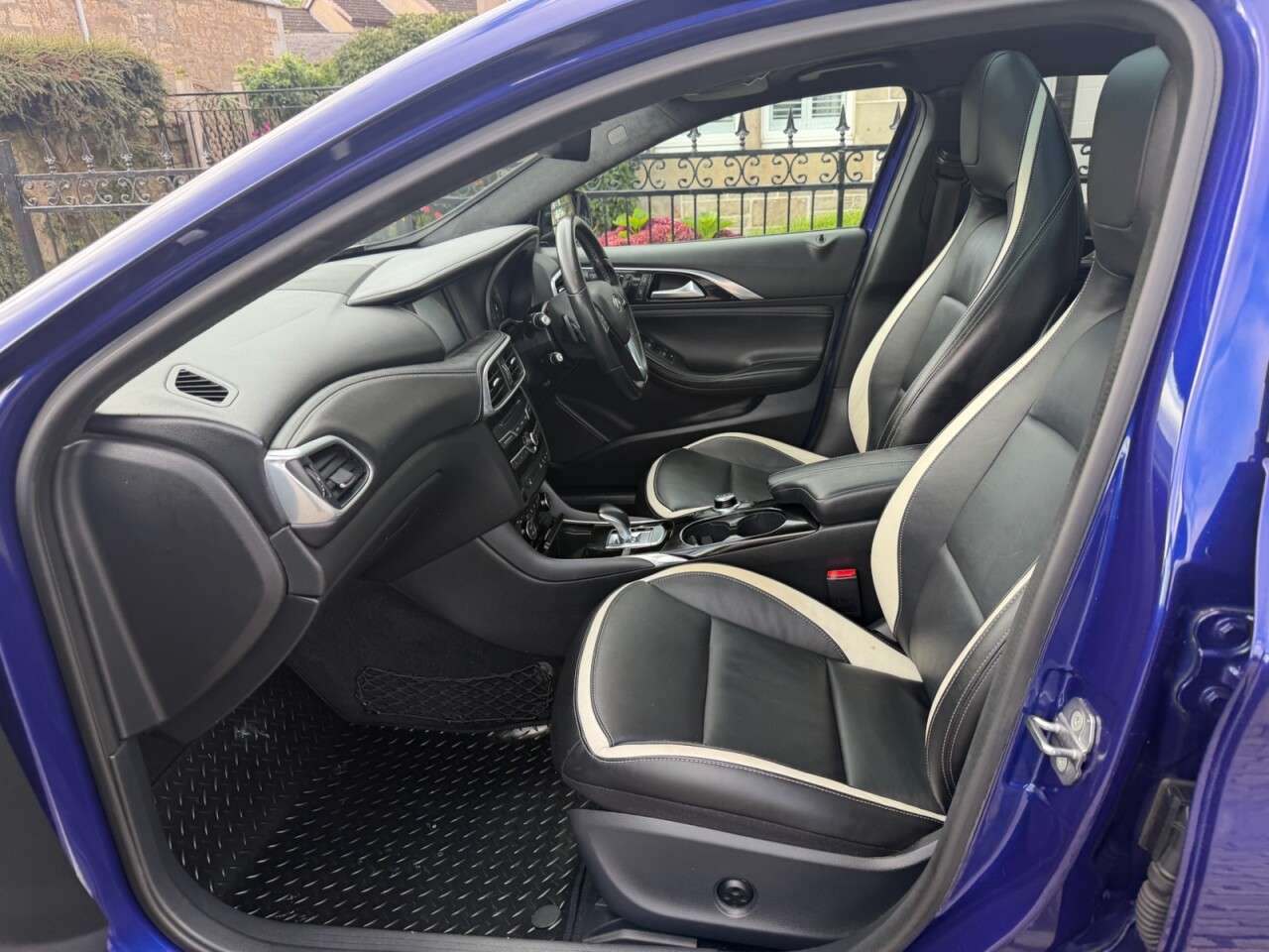 2019 INFINITI Q30 2019 INFINITI Q30